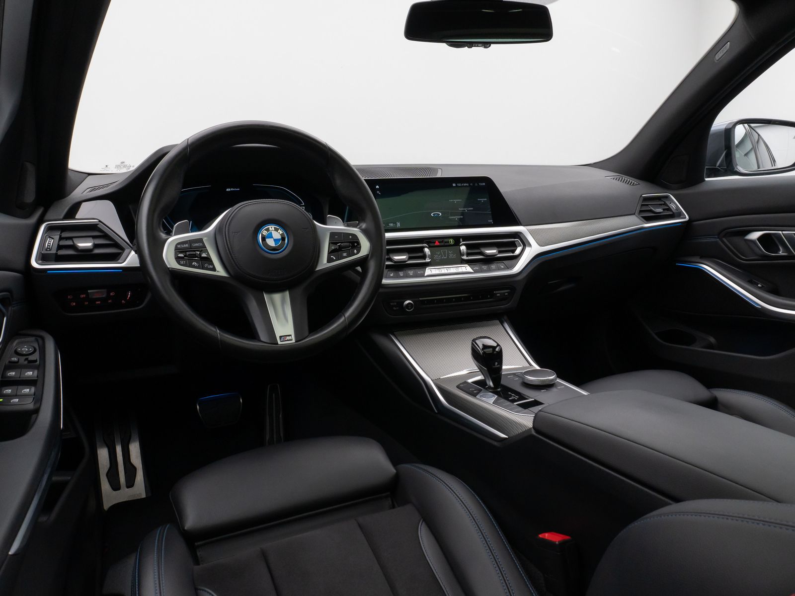 Fahrzeugabbildung BMW 330e M Sport Panorama Kamera Laser HUD DAB HiFi