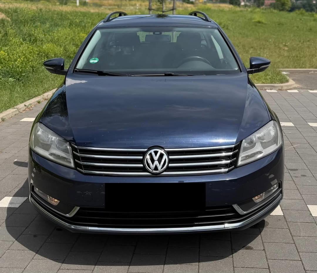 Volkswagen Passat 2011 — вигляд ззаду