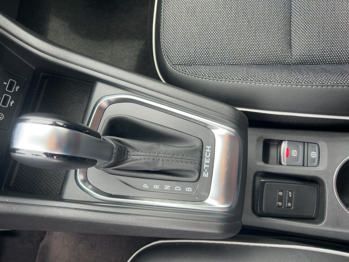 Fahrzeugabbildung Renault Captur INTENS E-TECH Plug-in 160 Navi Kamera