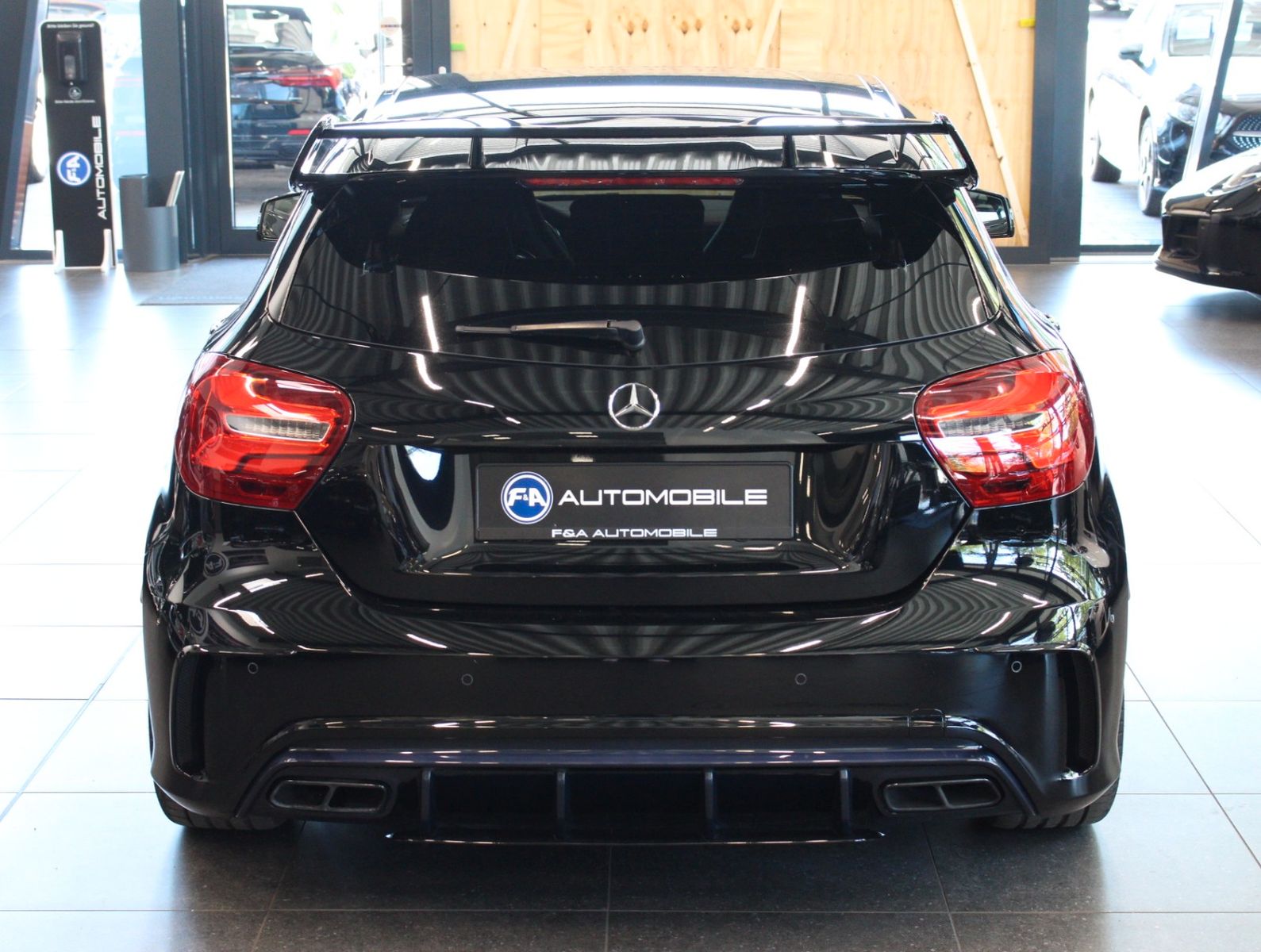 Fahrzeugabbildung Mercedes-Benz A 45 AMG 4MATIC *AMG Racing Kit*1.Hand