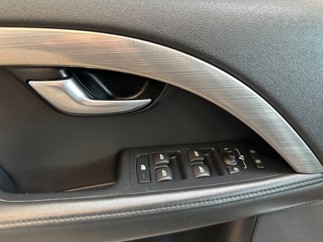 Volvo V70 Kombi Momentum *Leder*