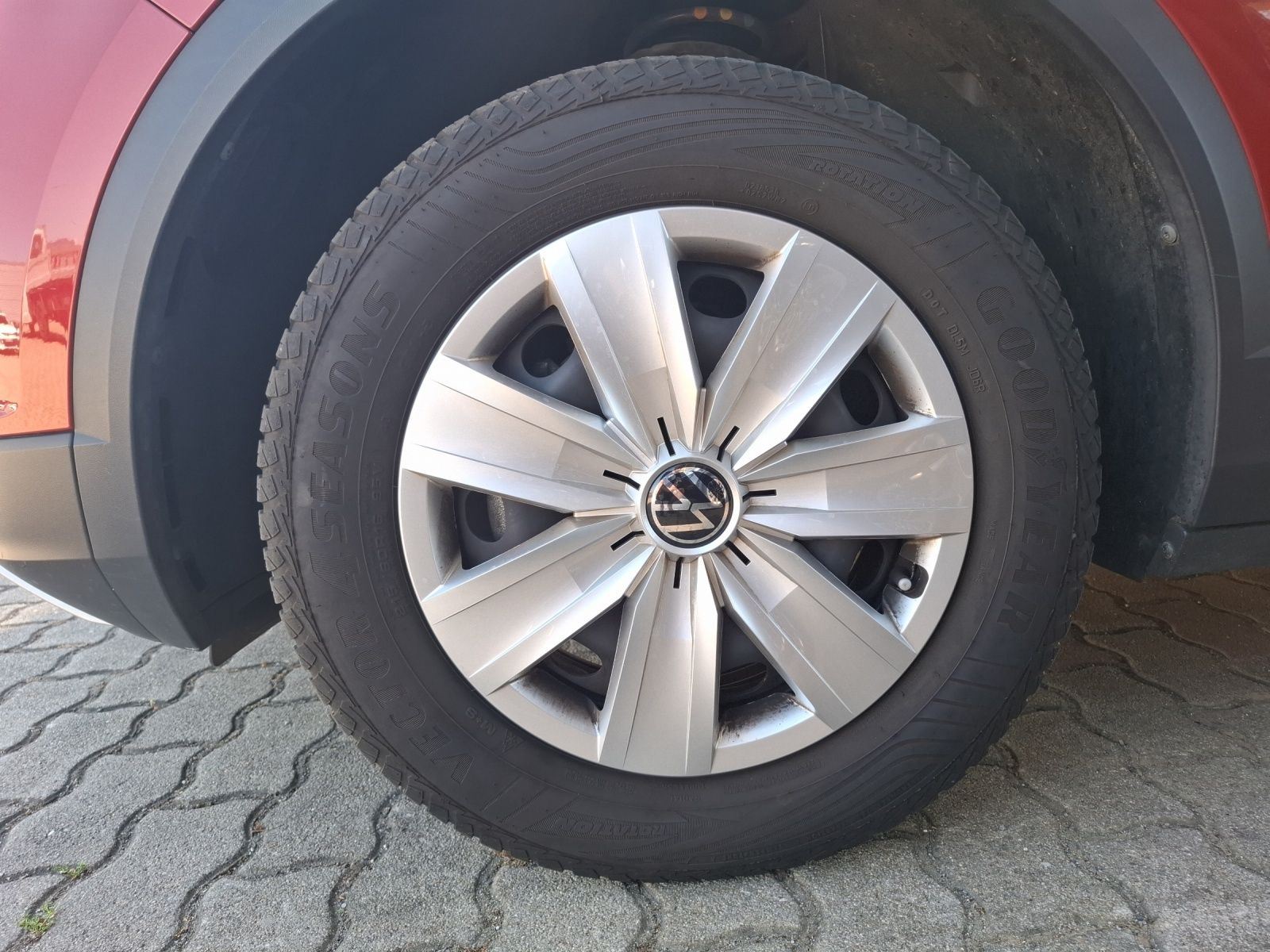 Fahrzeugabbildung Volkswagen T-Roc TSI LED AHK AID LANE Assist