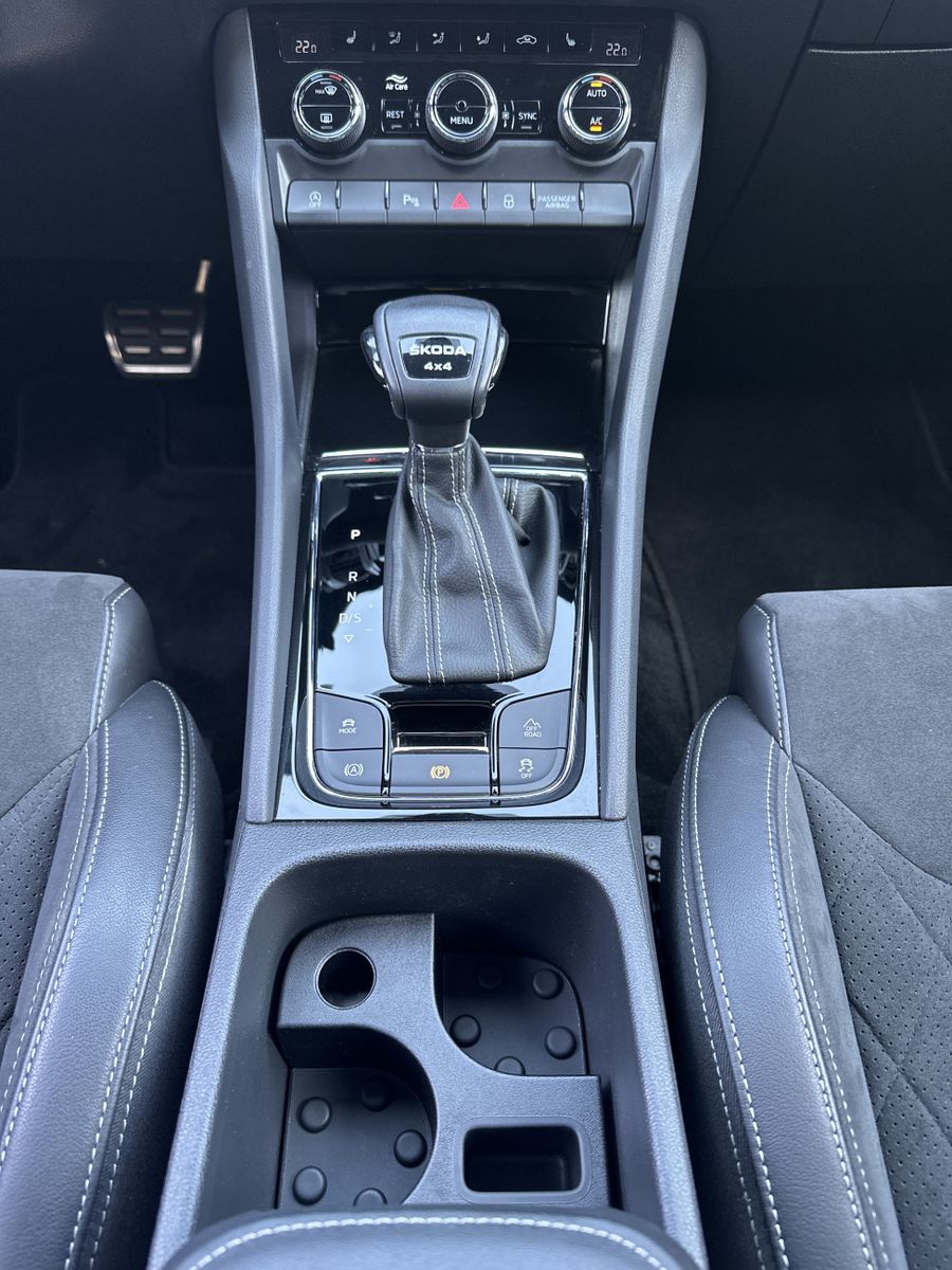 Fahrzeugabbildung SKODA Kodiaq 2.0 TDI 4x4 DSG Sportline NAV+LED+CARPLAY