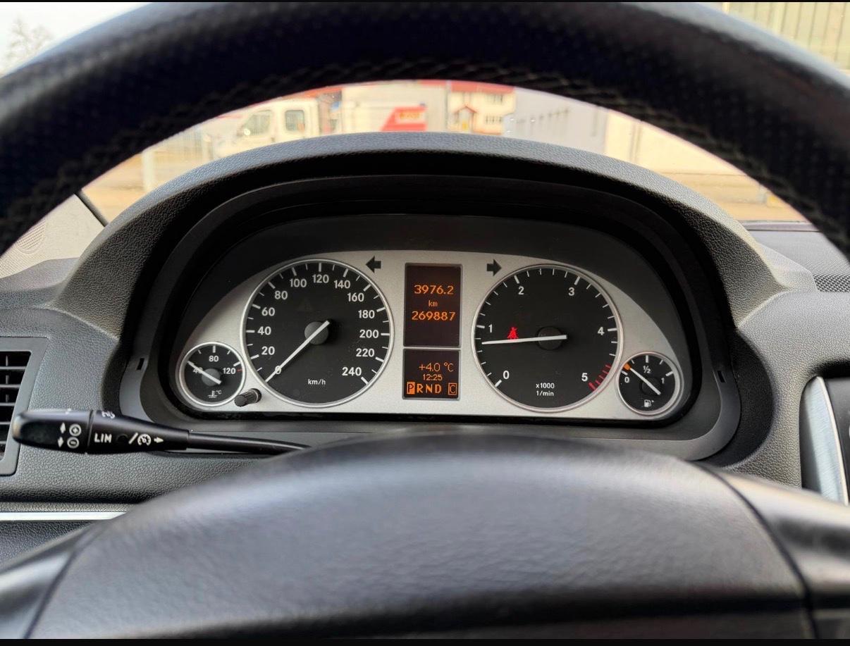 Mercedes-Benz B180 2010 — photo 17