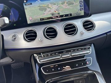 Mercedes E 220 - 12