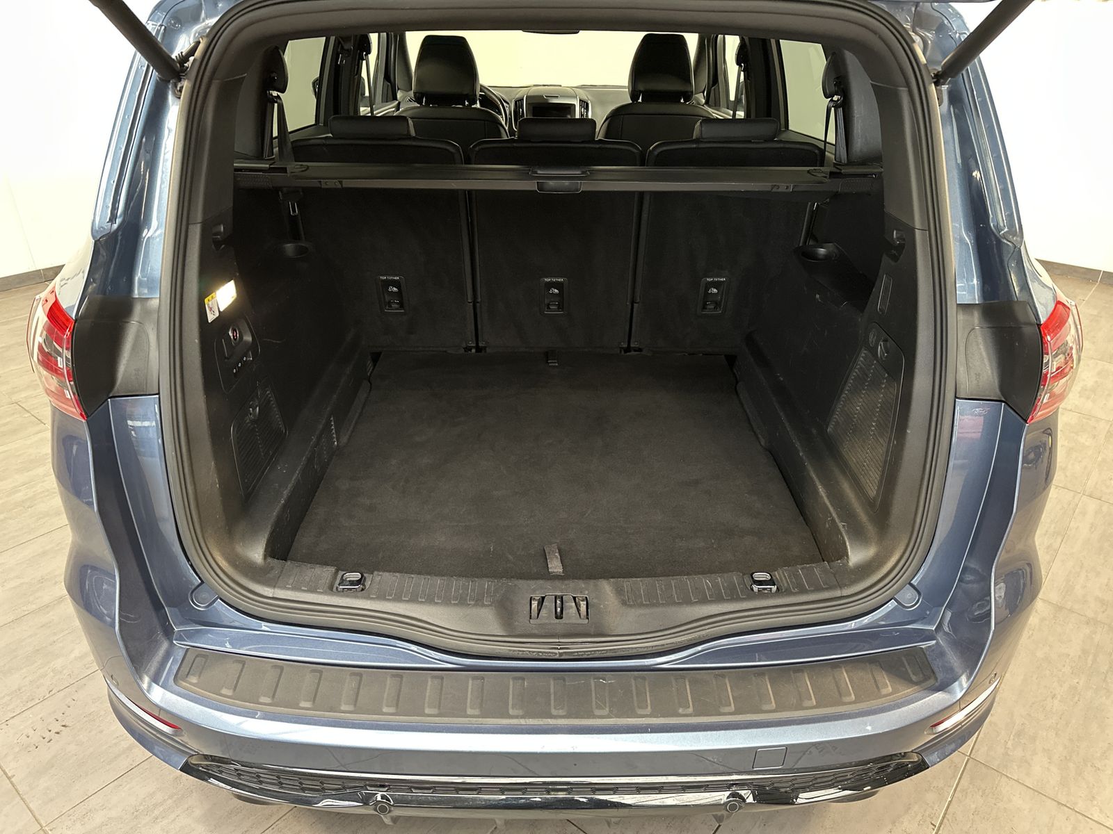 Fahrzeugabbildung Ford S-MAX 2.0 EB Aut. ST-Line NAV+LED+AHK+ACC+VCOCK