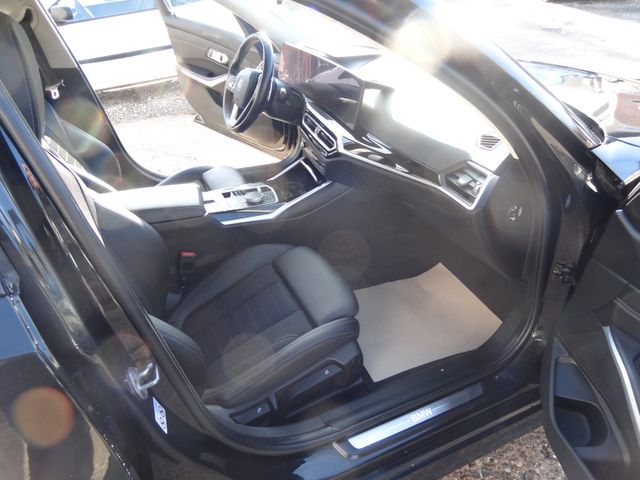 Fahrzeugabbildung BMW 318d/CurvedDisplay/1.Hd/LED/Leder/Navi/