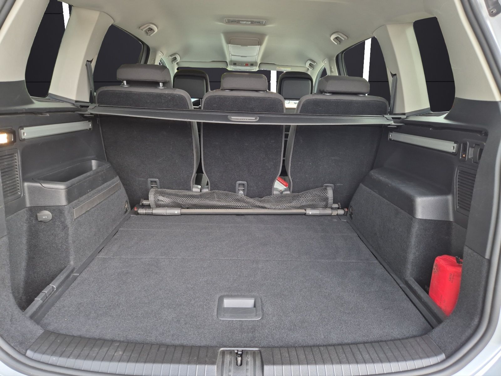 Fahrzeugabbildung Volkswagen Touran TDI Comfortline DSG AHK Navi PDC SH LM