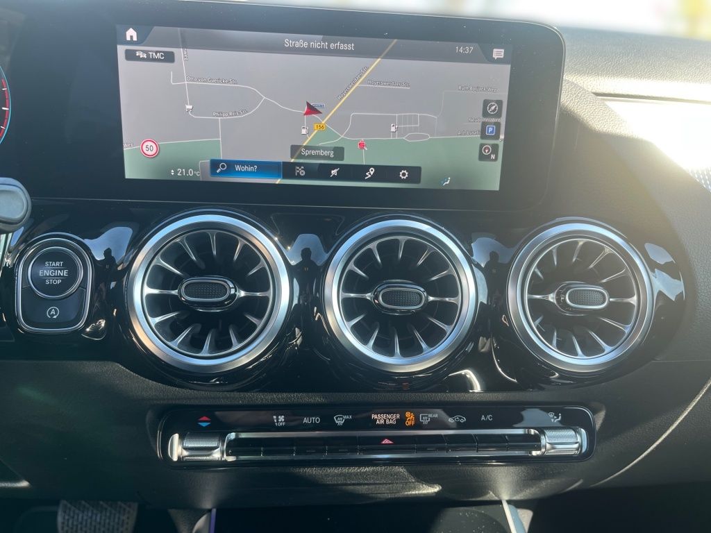 Fahrzeugabbildung Mercedes-Benz GLA 200 Progressive Night AHK LED SHZ Ambie. KAM