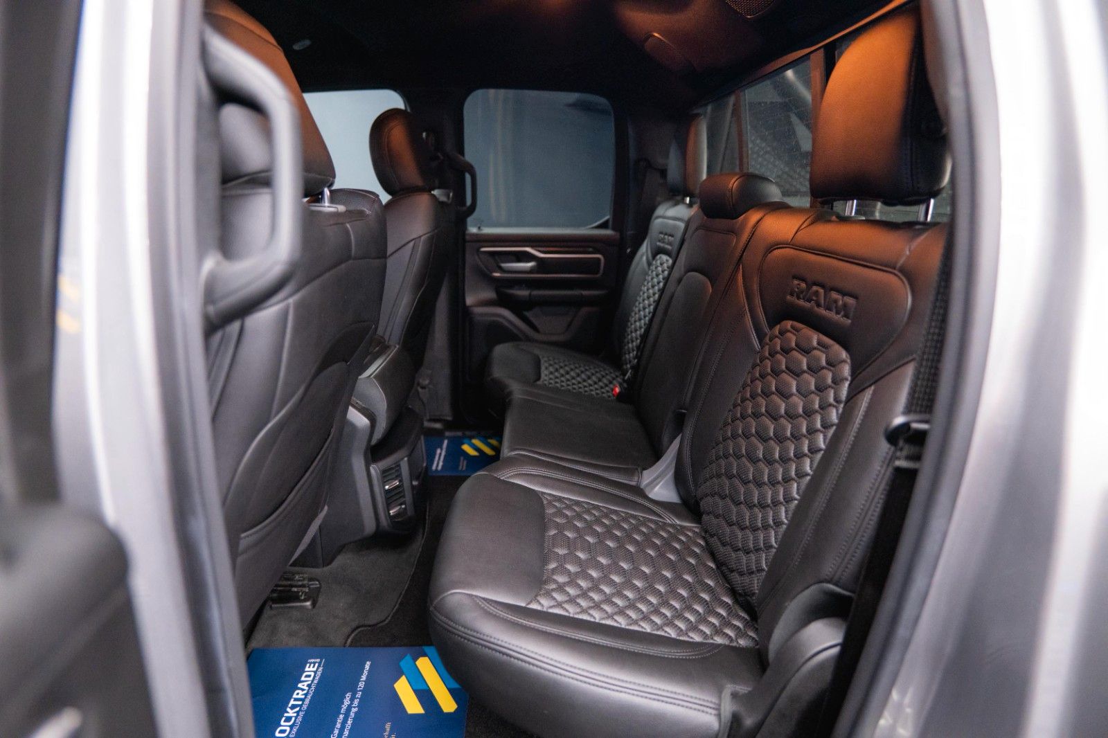 Fahrzeugabbildung Dodge RAM 5.7 V8 HEMI 4x4 OFFROAD Bodylift LONGBED LED