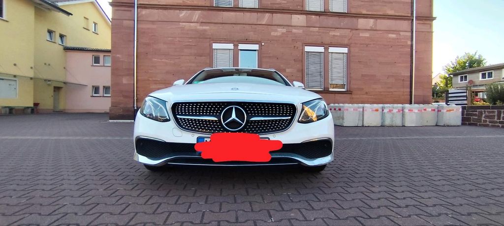 Image of Mercedes-Benz E 220
