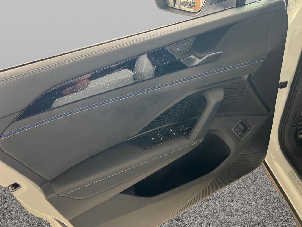 Fahrzeugabbildung Volkswagen Tayron 1.5 eHybrid DSG R-Line AHZV Black Style