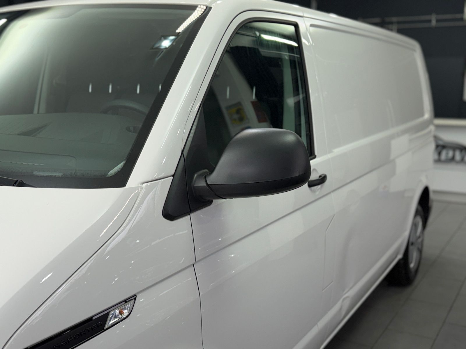 Fahrzeugabbildung Volkswagen T6.1 Transporter Kasten lang FWD|AC|PDC