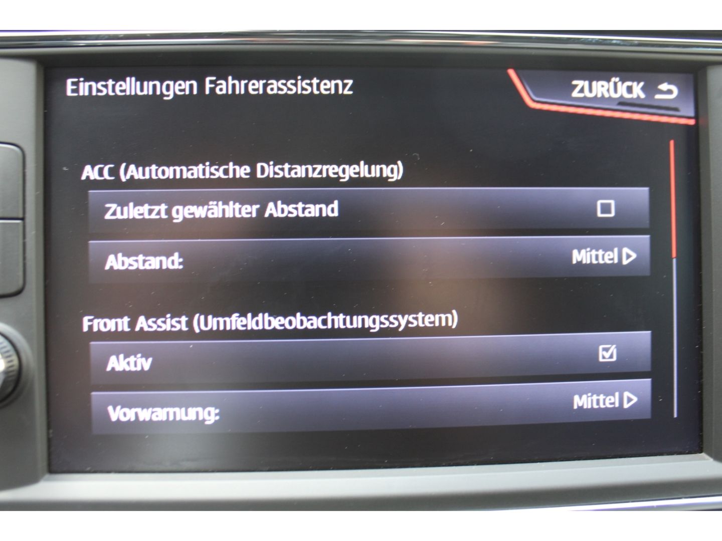 SEAT Leon FR 2.0 TDI Beats ACC LED H&R Pano Navi DAB - Image 23