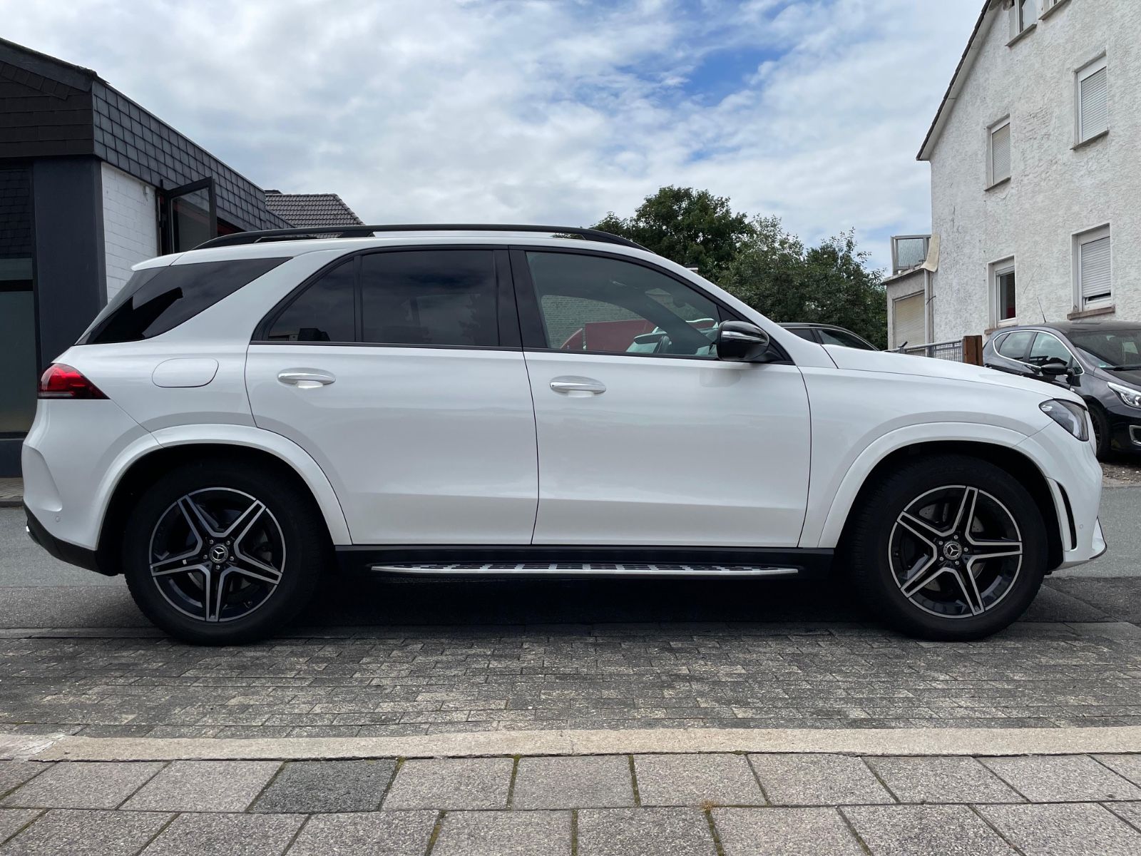 Fahrzeugabbildung Mercedes-Benz GLE 400d 4MATIC |AMG|HUD|Burmester|Pano|360°|AHK