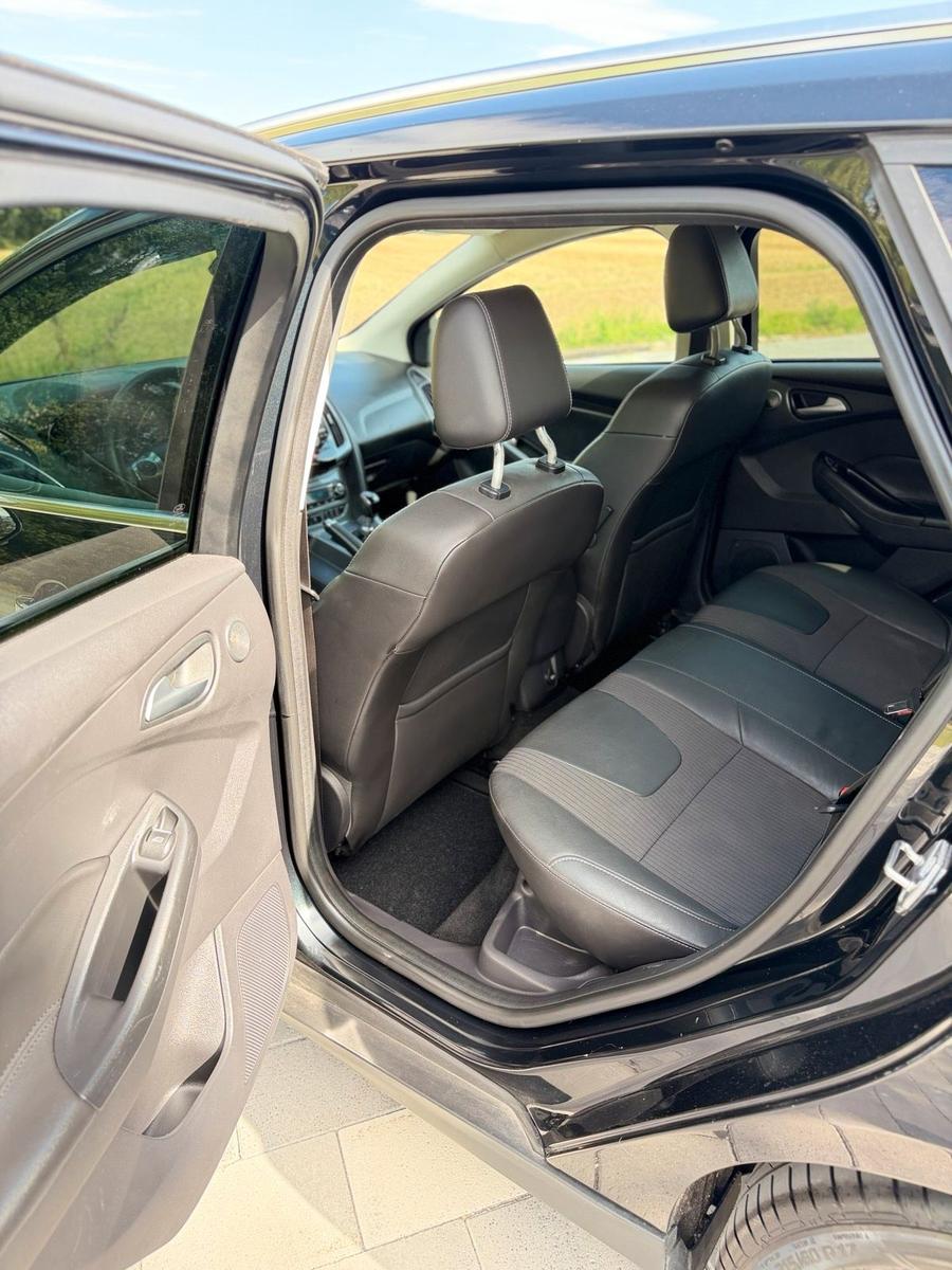 Ford Focus 2012 — photo 11