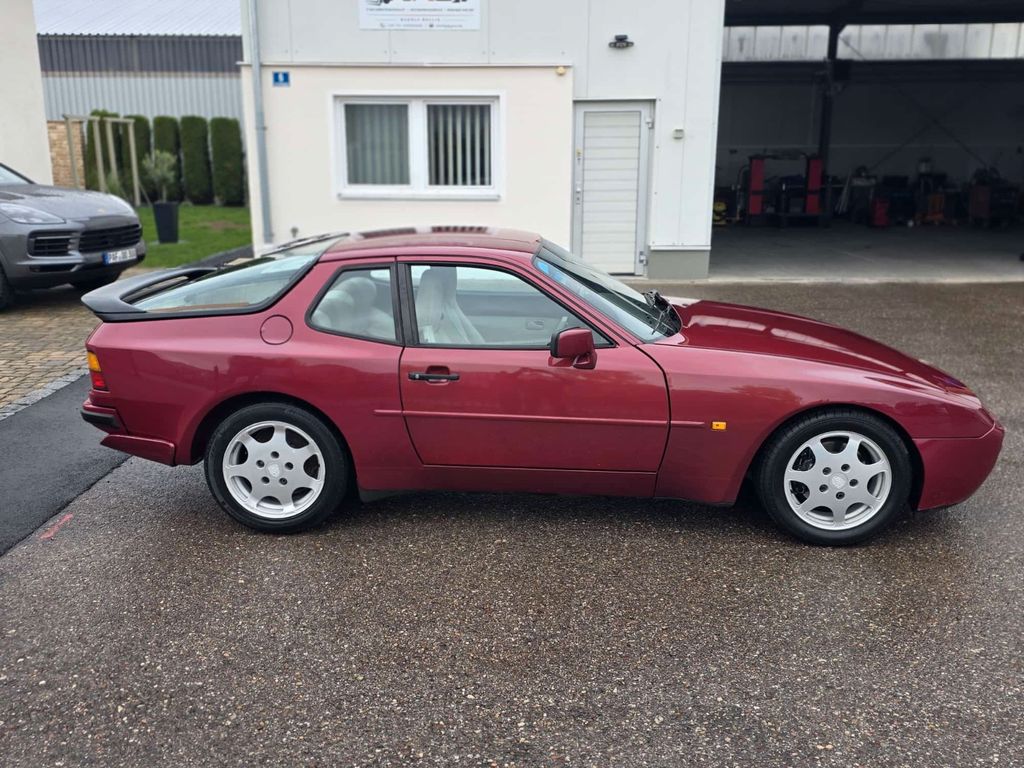 PORSCHE 944 1989