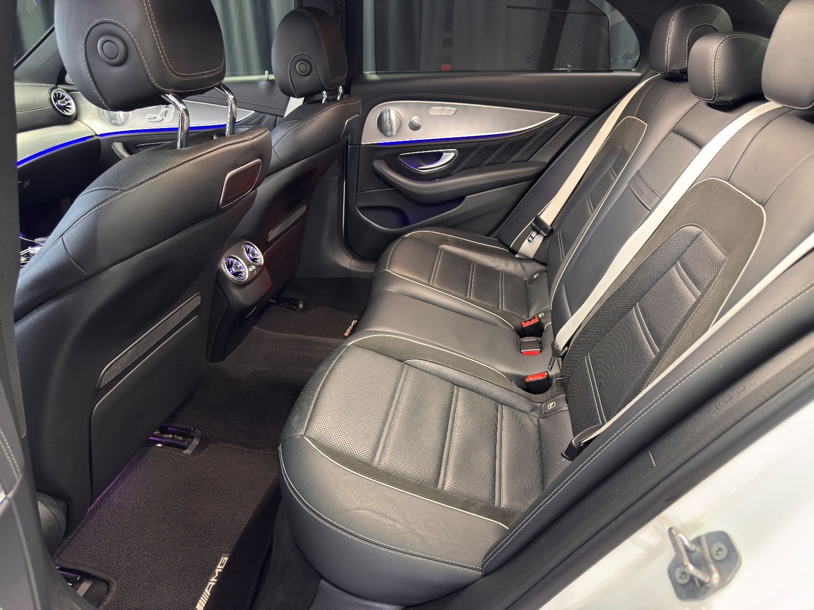 Fahrzeugabbildung Mercedes-Benz E 63 S AMG 4Matic+|AMG DRIVER|BURMESTER|TV|VOLL