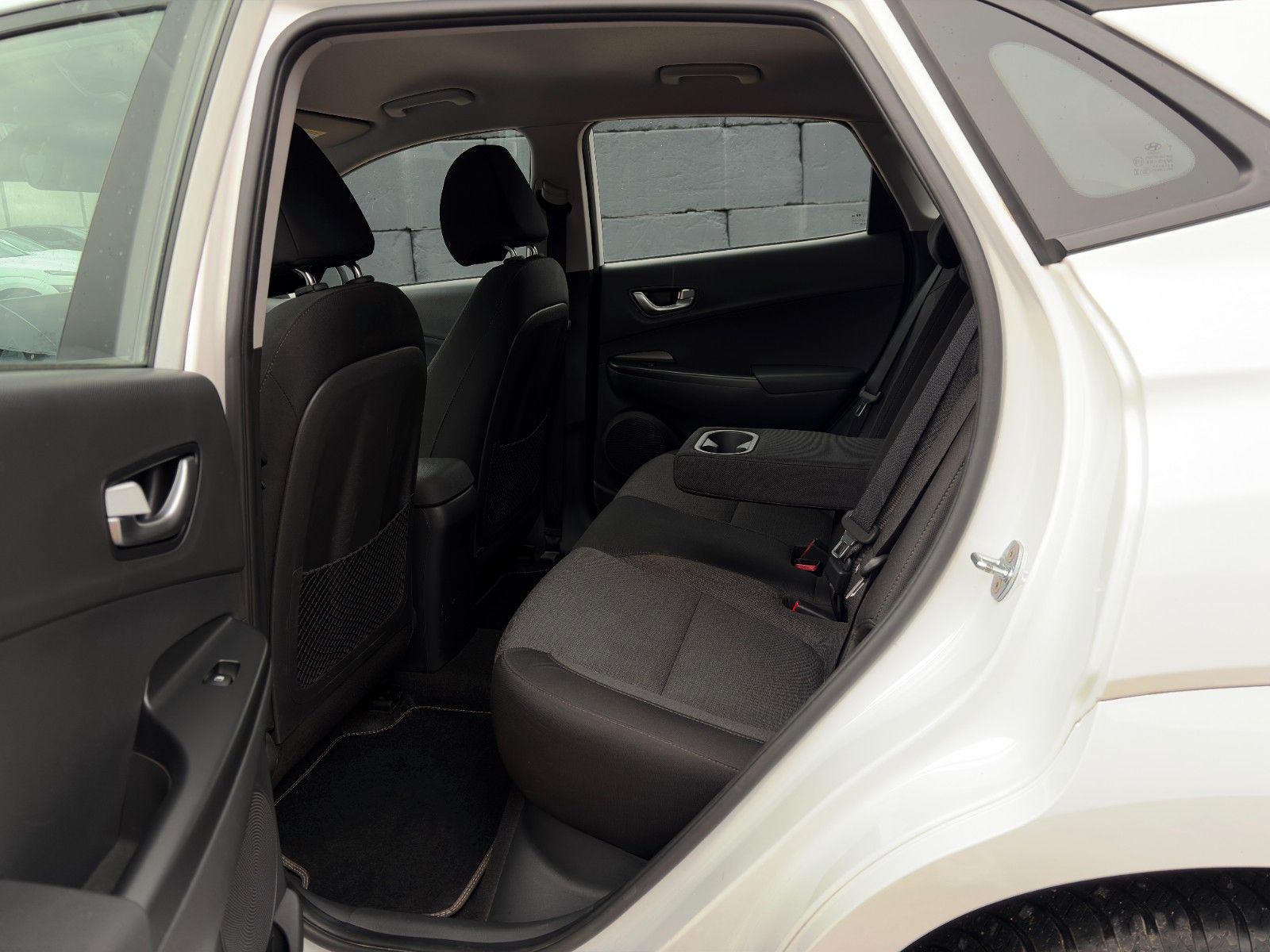 Fahrzeugabbildung Hyundai KONA E Select LHZ SHZ ACC PDC LKA CarPlay CAM