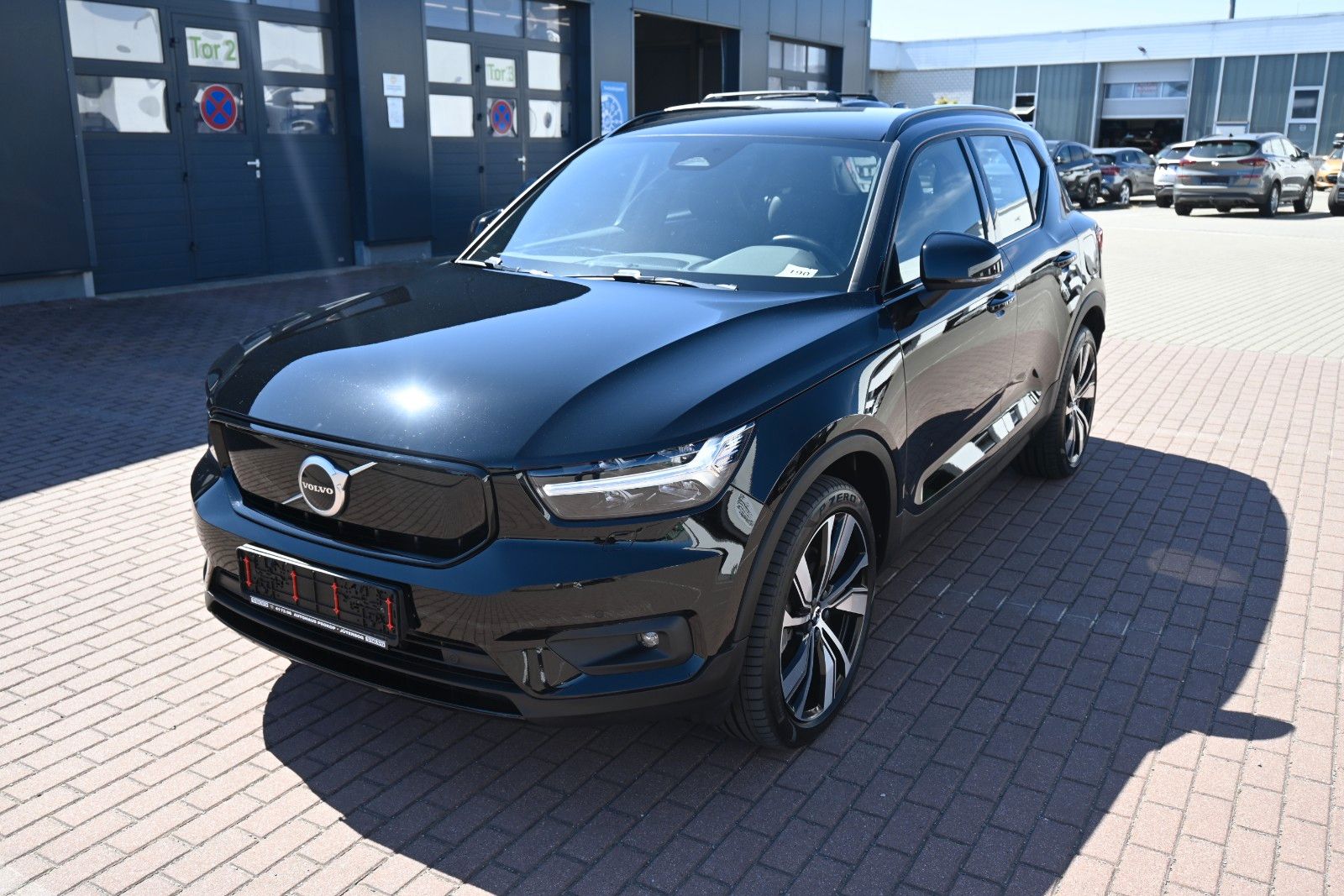 Fahrzeugabbildung Volvo XC40 BEV AWD R Design*H&K*FSHZG*RFK*420 KM RW*