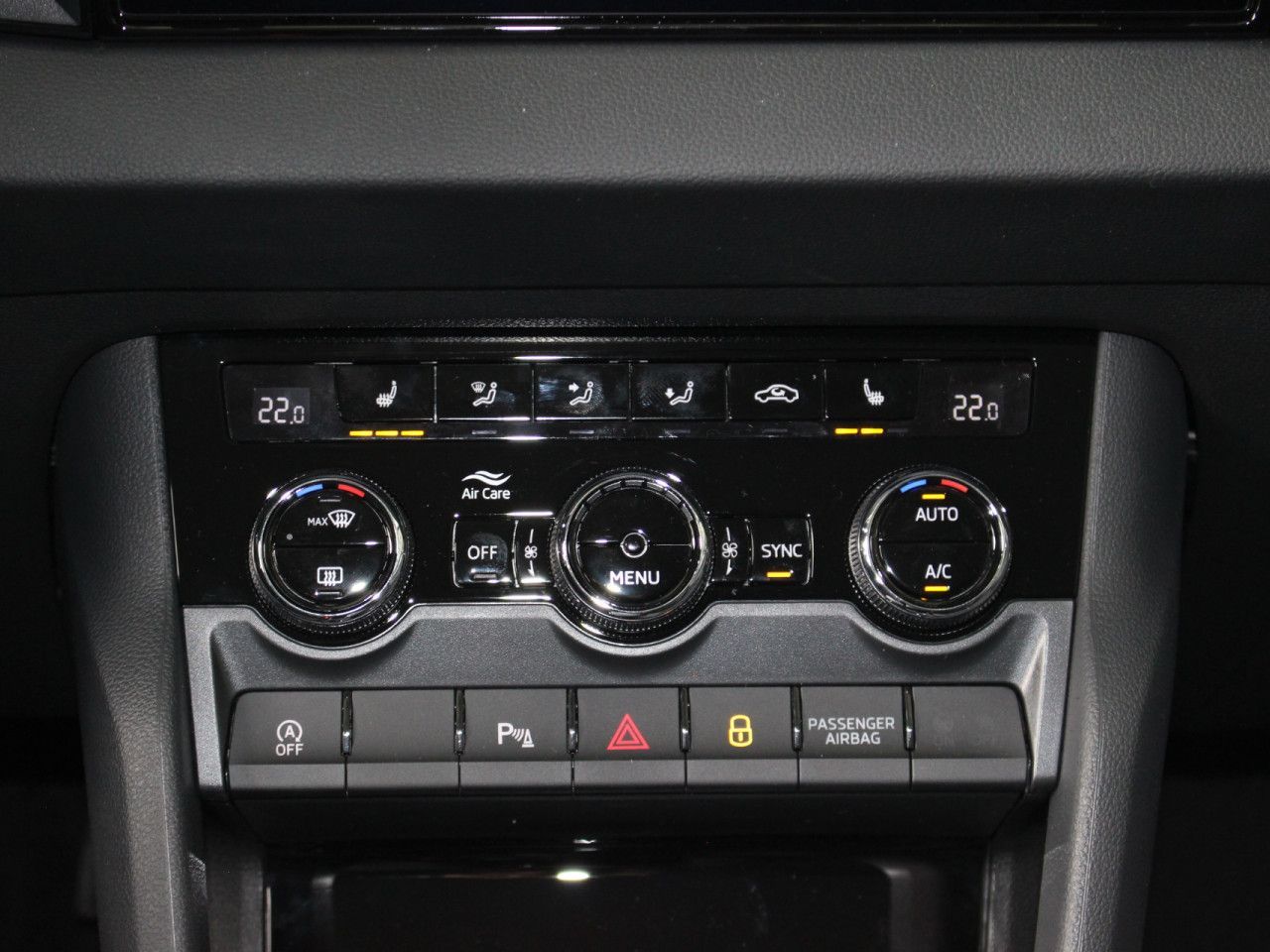 Fahrzeugabbildung SKODA Karoq 1.5 TSI ACT Selection