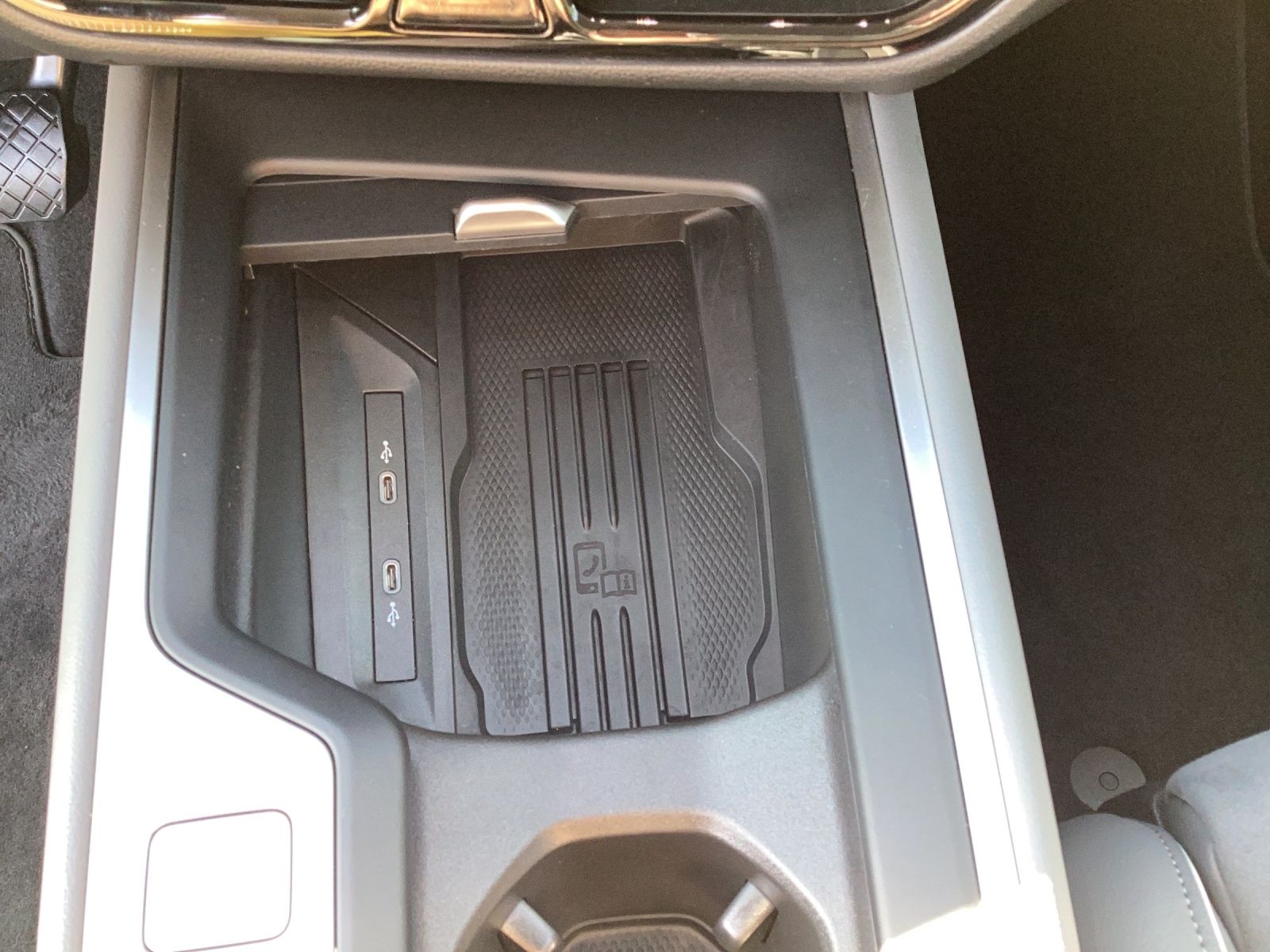 Fahrzeugabbildung Volkswagen Passat TDI Business LED AHK Navi AID ACC RFK SH