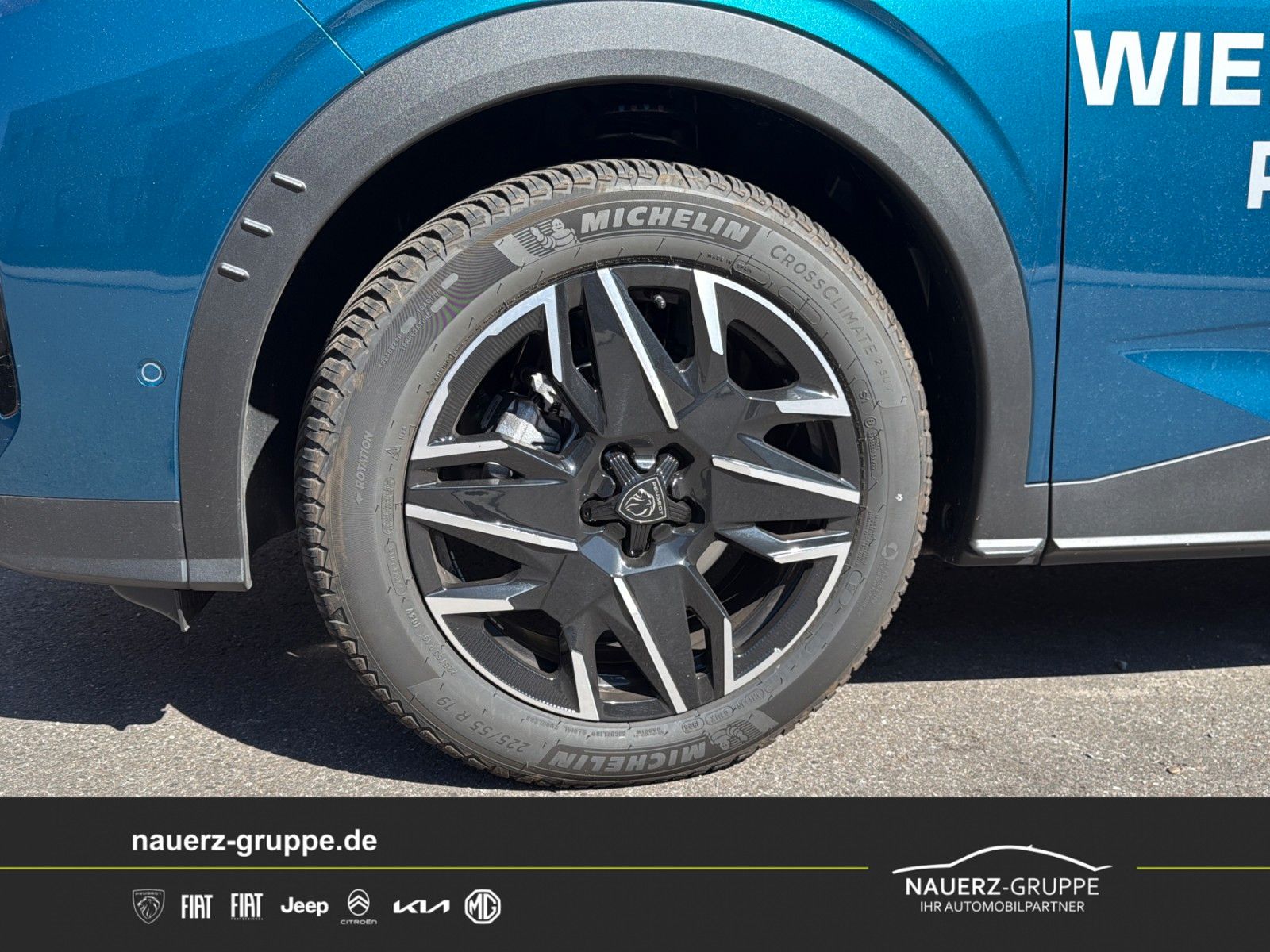 Fahrzeugabbildung Peugeot 3008 Hybrid 136 Allure