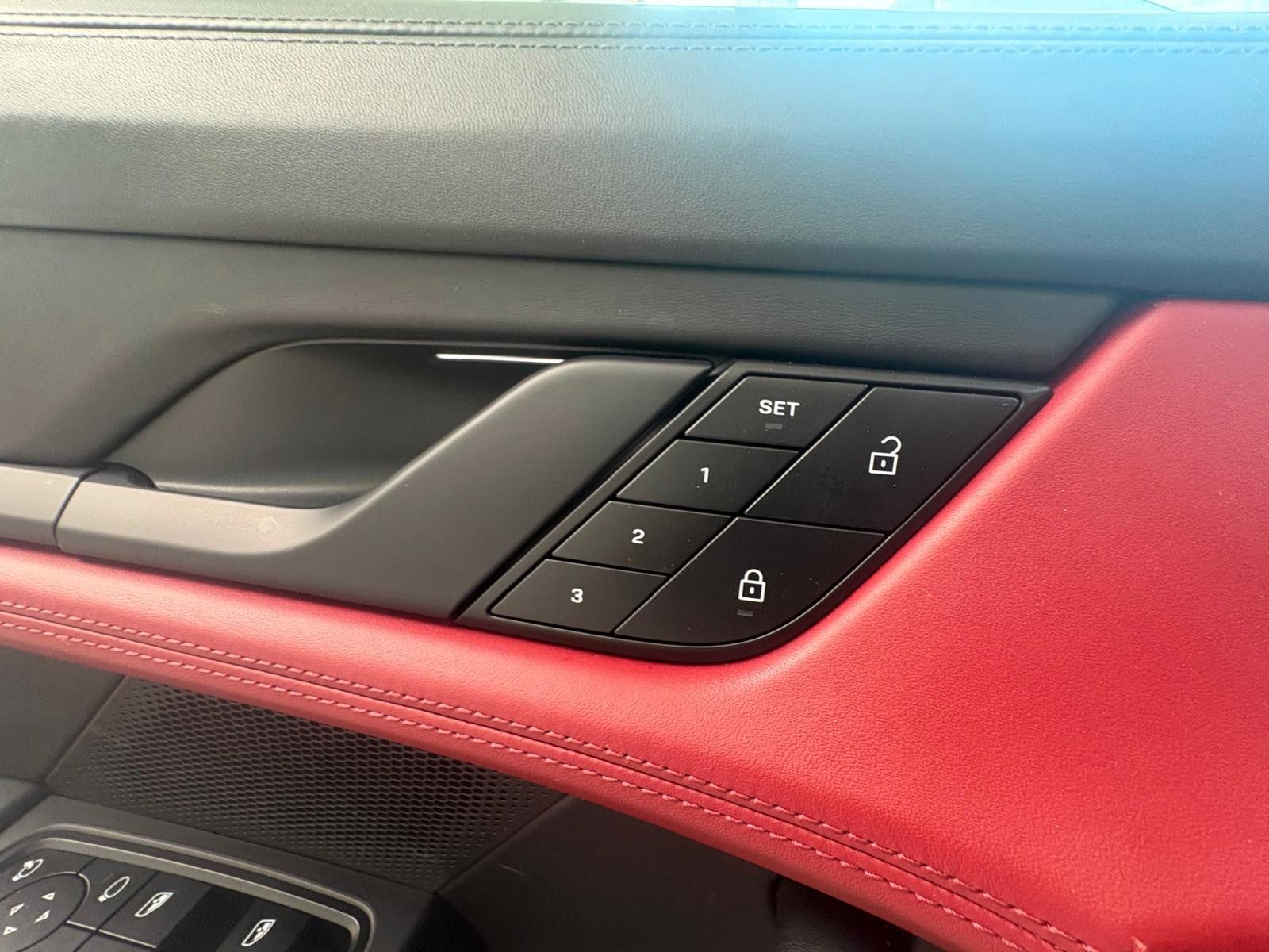 Fahrzeugabbildung Porsche Taycan Basis volleder, panodach,acc,memory ,bose