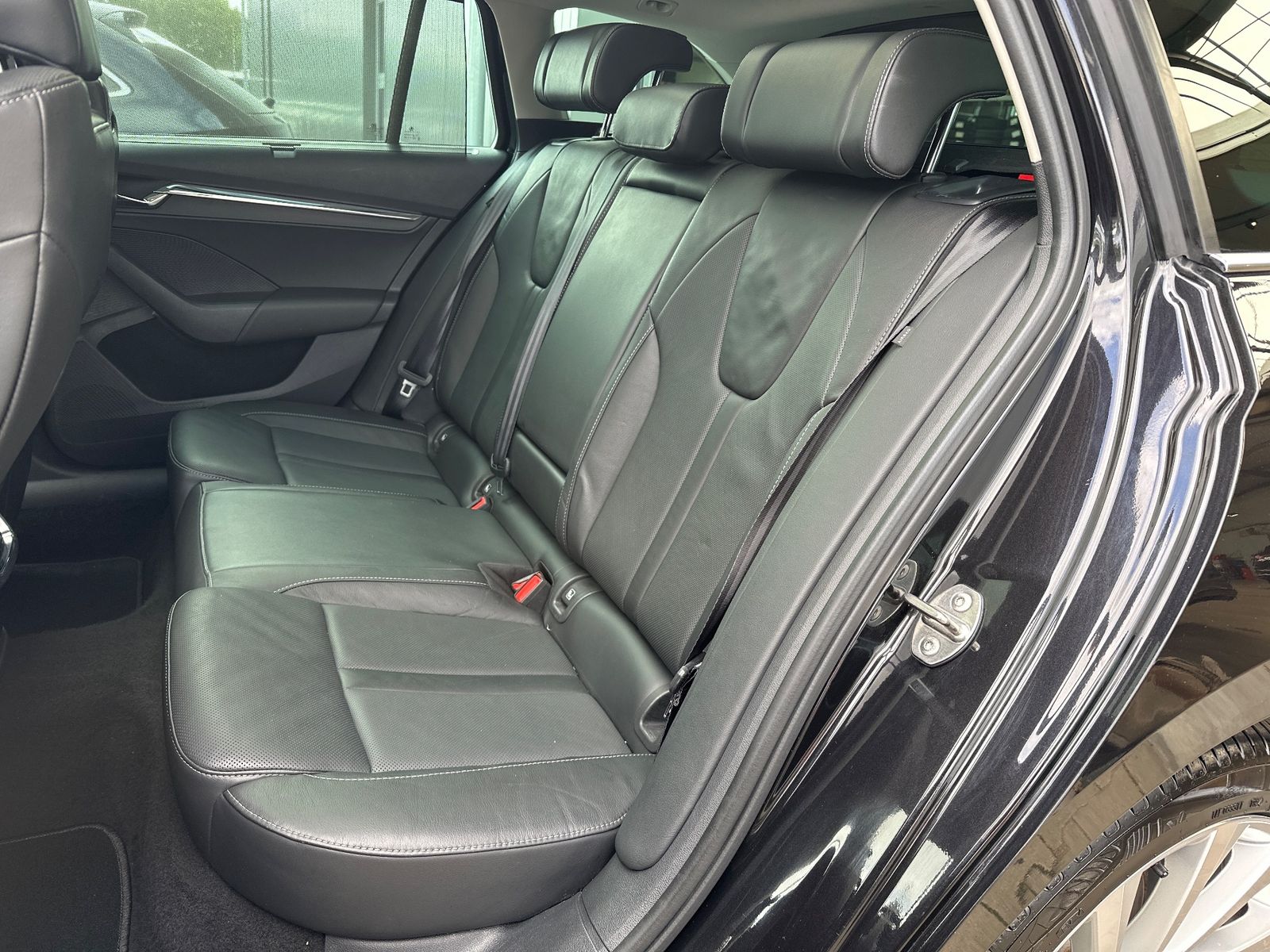 Fahrzeugabbildung SKODA Octavia Combi 1.4 TSI iV DSG Style NAV+LED+HUD