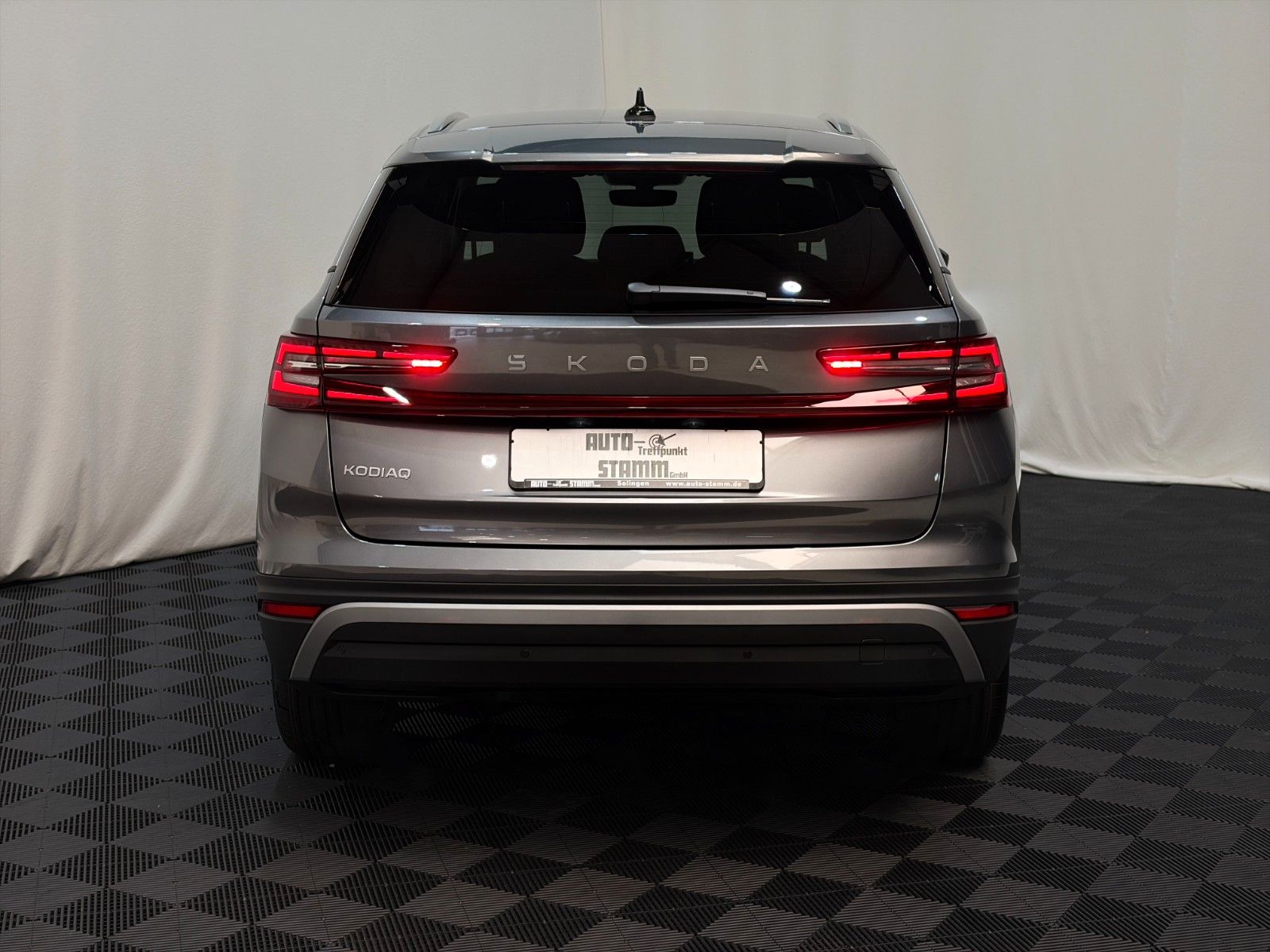 Fahrzeugabbildung SKODA Kodiaq Selection / 7Si / AHK / Matrix / 360°