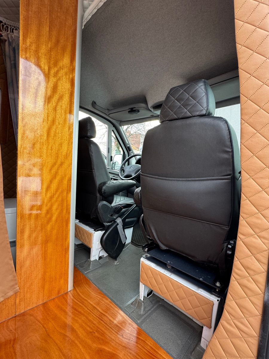 Vehicle image Mercedes-Benz SPRINTER 313 ELBE BOOTS MANUFACTURE