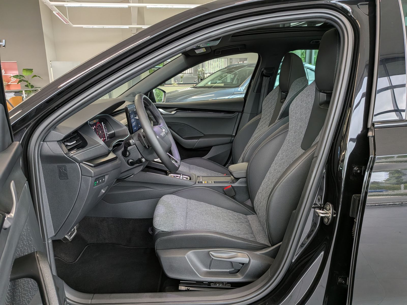 Fahrzeugabbildung SKODA Octavia 2.0TDI Sportline Matrix Canton Pano ACC