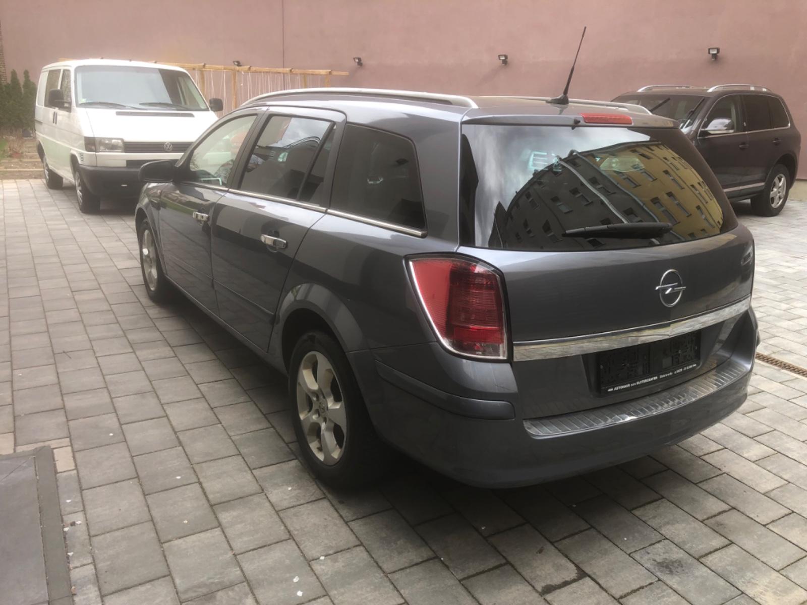 Opel Astra 2005 — interior