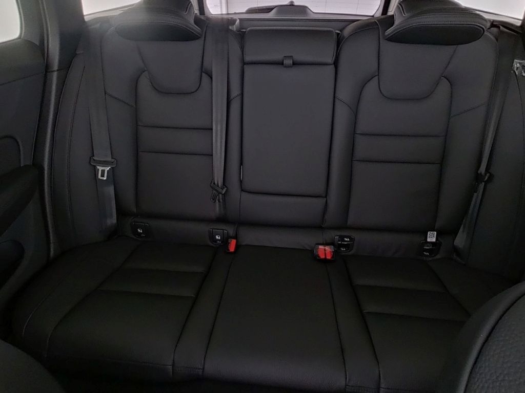 Volvo V60 B4 Plus Dark HUD Digitales Cockpit Memory Si foto 13