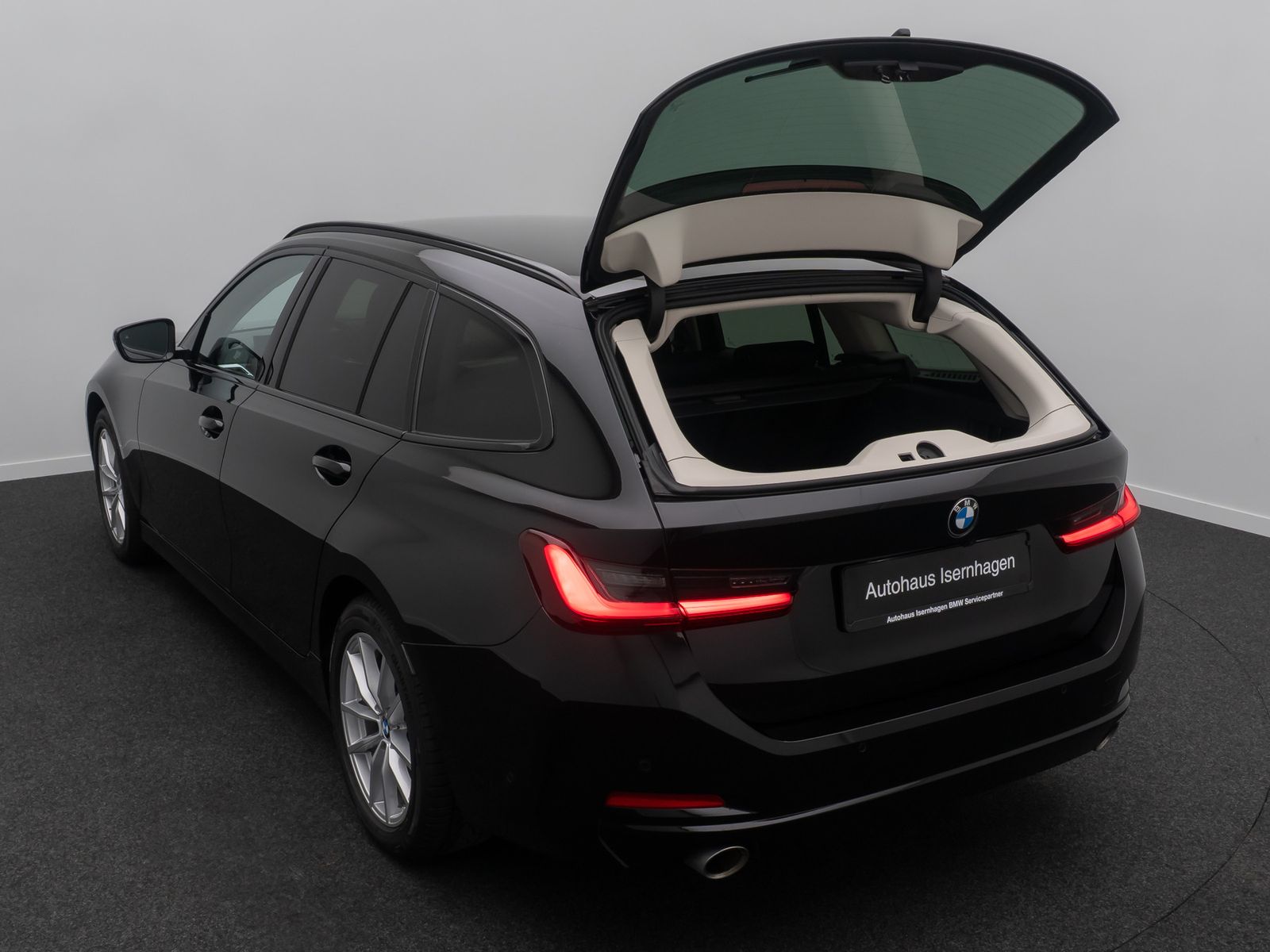Fahrzeugabbildung BMW 318i Kamera DAB HiFi CockPit+ Geschwindigkeitsre