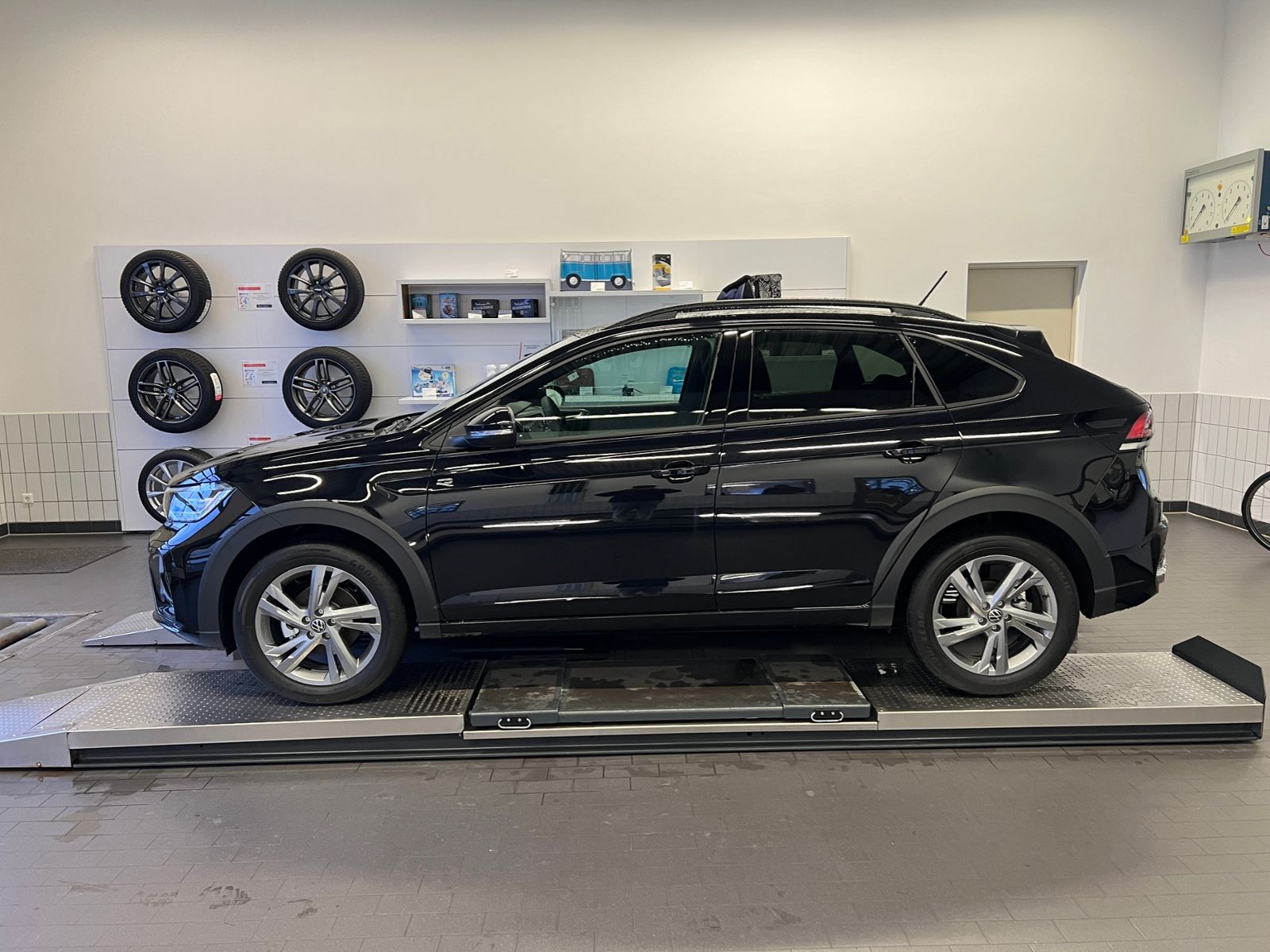 Fahrzeugabbildung Volkswagen Taigo R-Line 1.5 TSI DSG *AHK, 17"-LM, "IQ.DRIVE