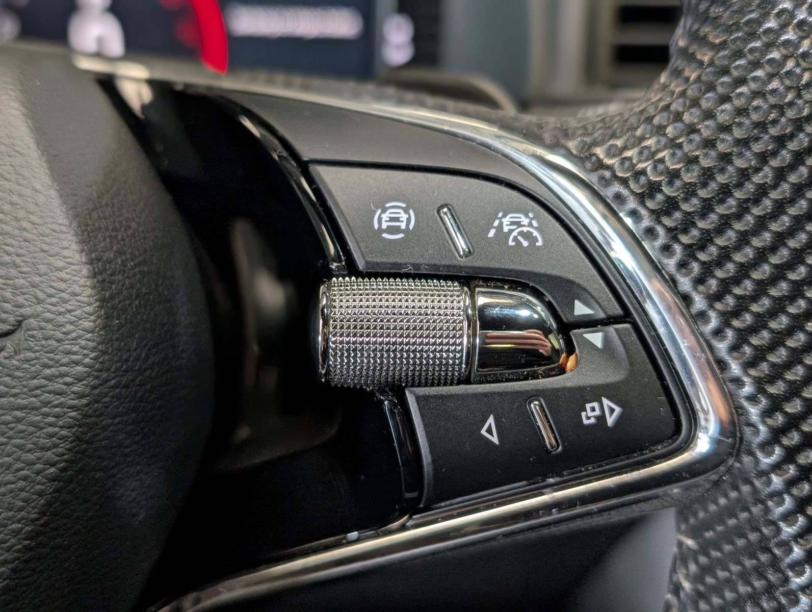 Fahrzeugabbildung SKODA Karoq 2.0 TDI DSG Sportline 4x4 ACC LED Cam AHK