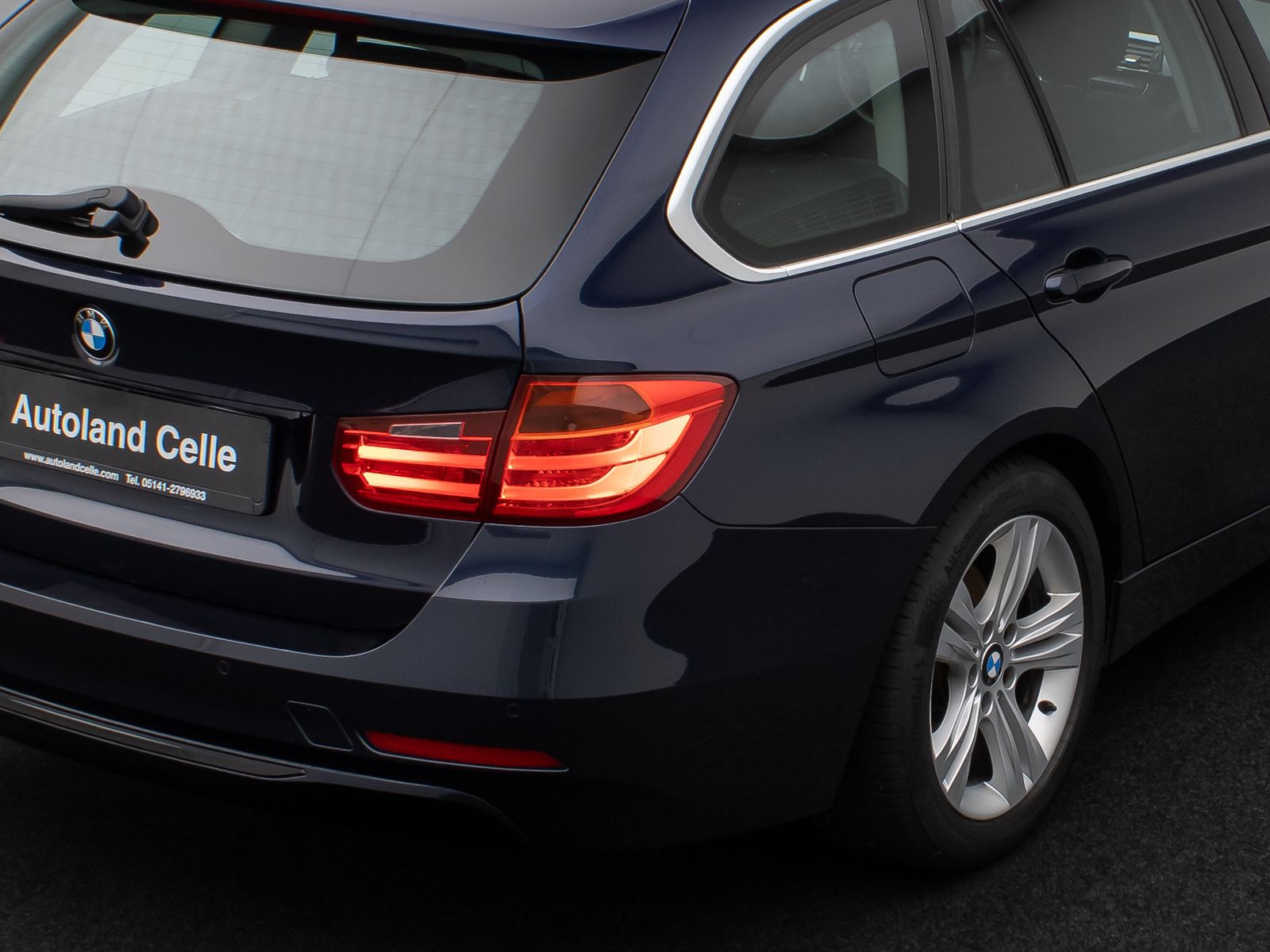 Fahrzeugabbildung BMW 320i Sport Line PDC Xenon AHK Geschwindigkeitsre