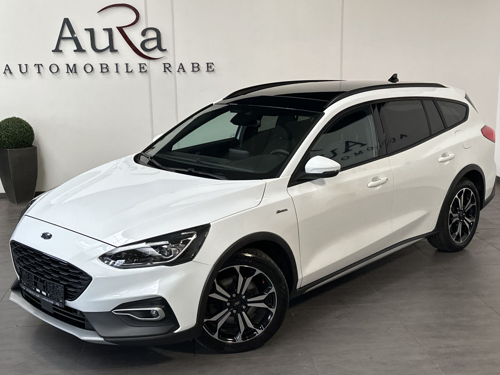 Fahrzeugabbildung Ford Focus 1.5 EB Aut. ACTIVE X NAV+LED+PANO+KAM+VC