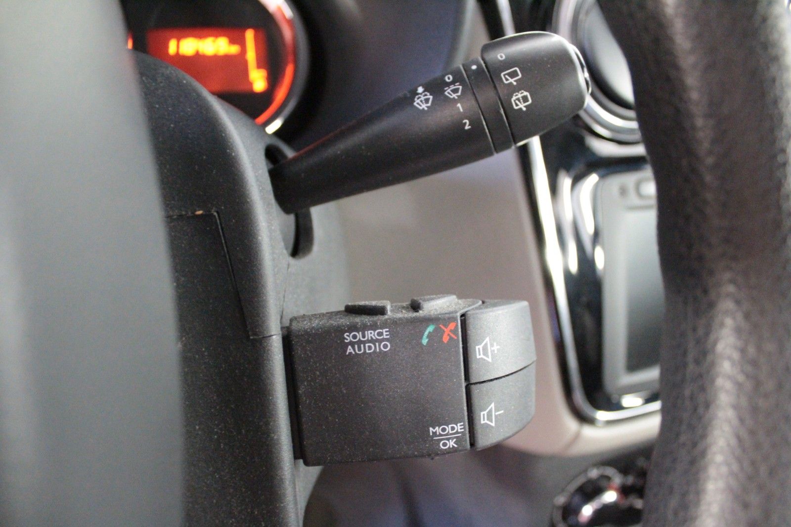 Fahrzeugabbildung Dacia Lodgy TCE 115  Lauréate *Navigation