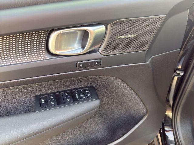 Volvo XC40 B3 Ultra Black Edition