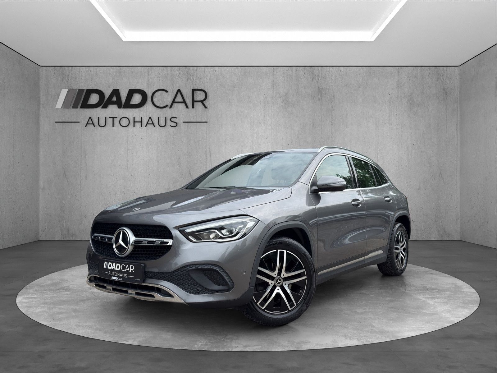 MERCEDES-BENZ GLA 200 *AHK*LED*NAVI*STANDHEIZUNG*