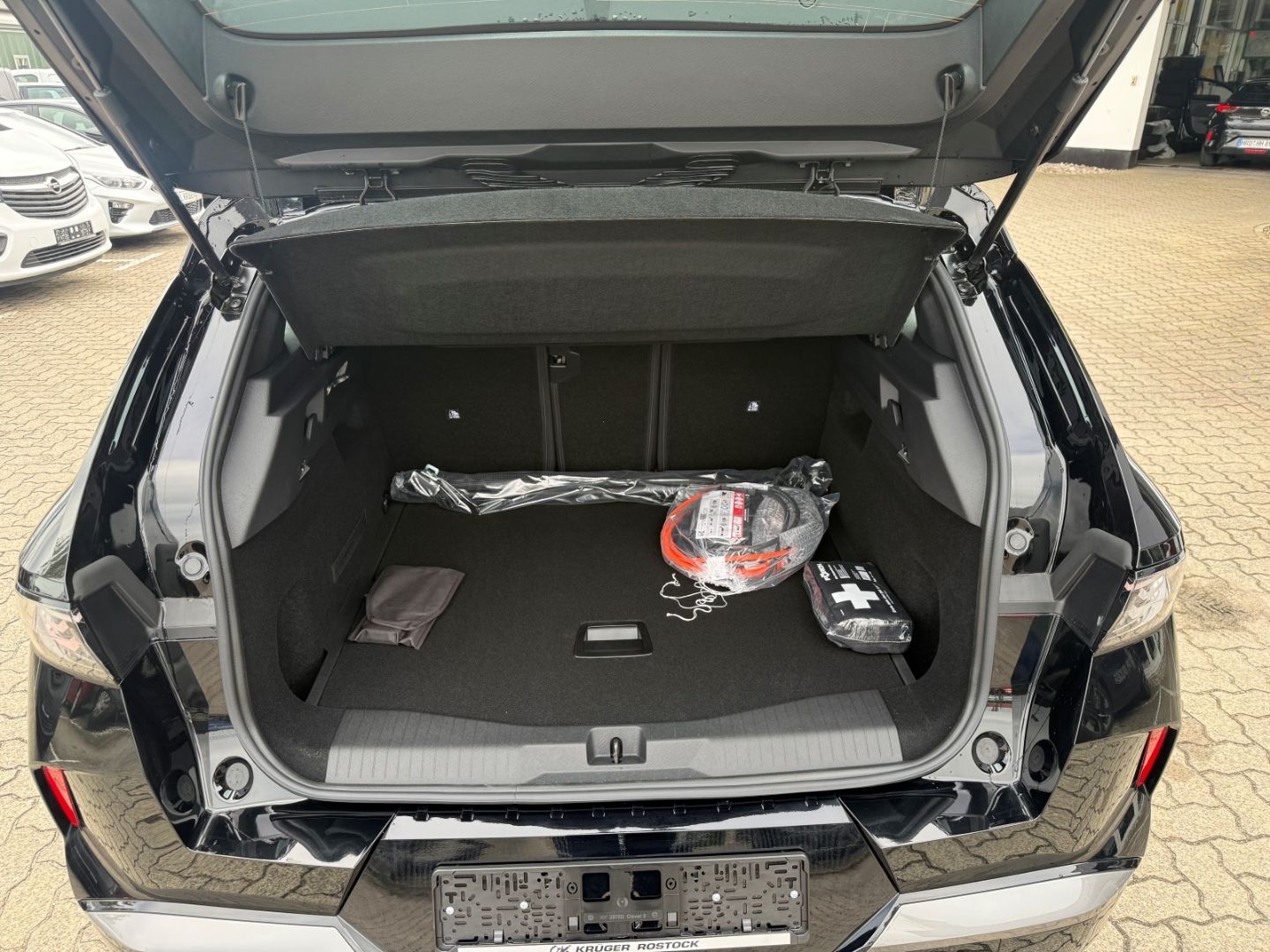 Fahrzeugabbildung Opel Grandland 1.6 Plug-in-Hybrid mit AHK+Allwetter
