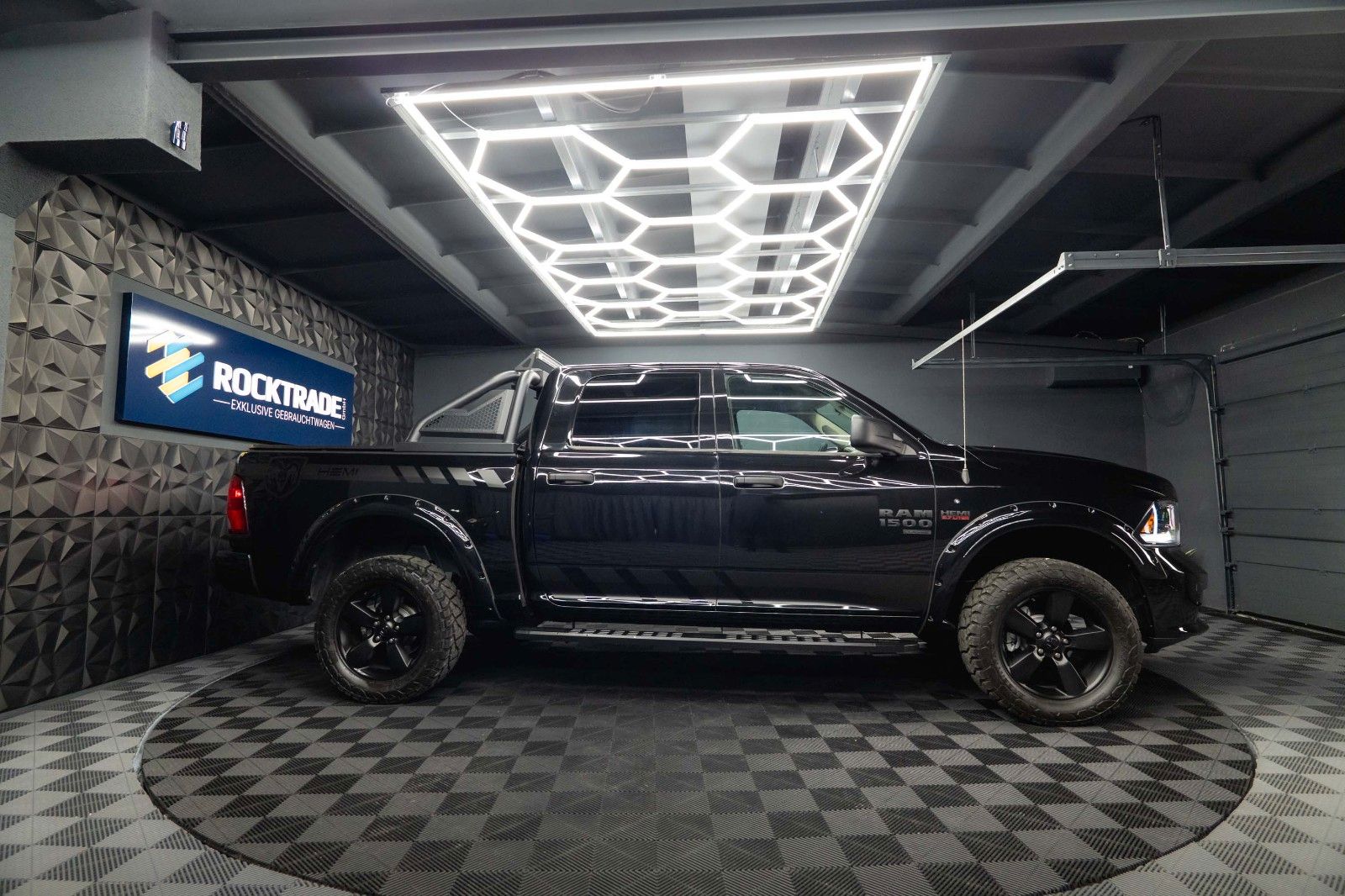 Fahrzeugabbildung Dodge RAM 5.7 V8 HEMI 4x4 OFFROAD Night-Paket *LED*AHK