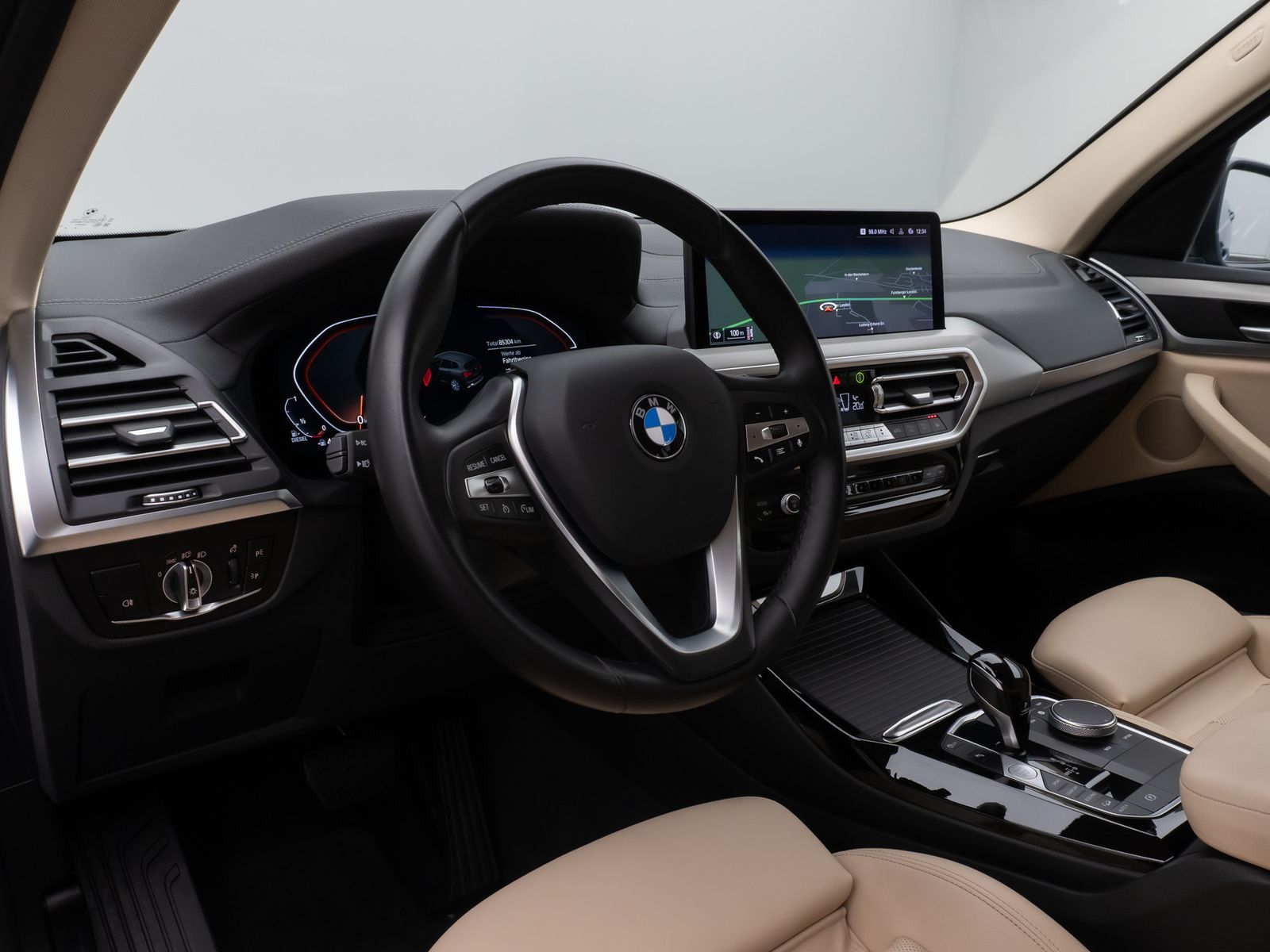Fahrzeugabbildung BMW X3 xD20d Kamera HUD DAB HiFi Komfort Leder Sport