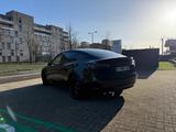 Tesla Model 3 Allradantrieb mit Dualmotor Performa... - schwarze Tesla Model 3
