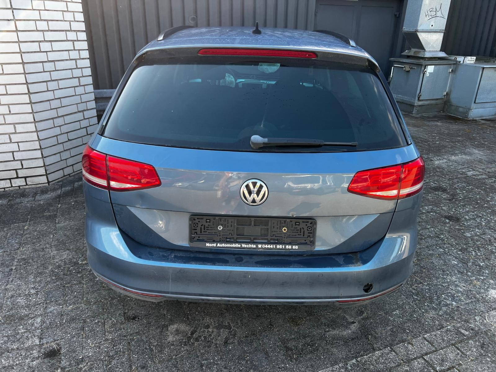 Volkswagen Passat 2014 — rear view