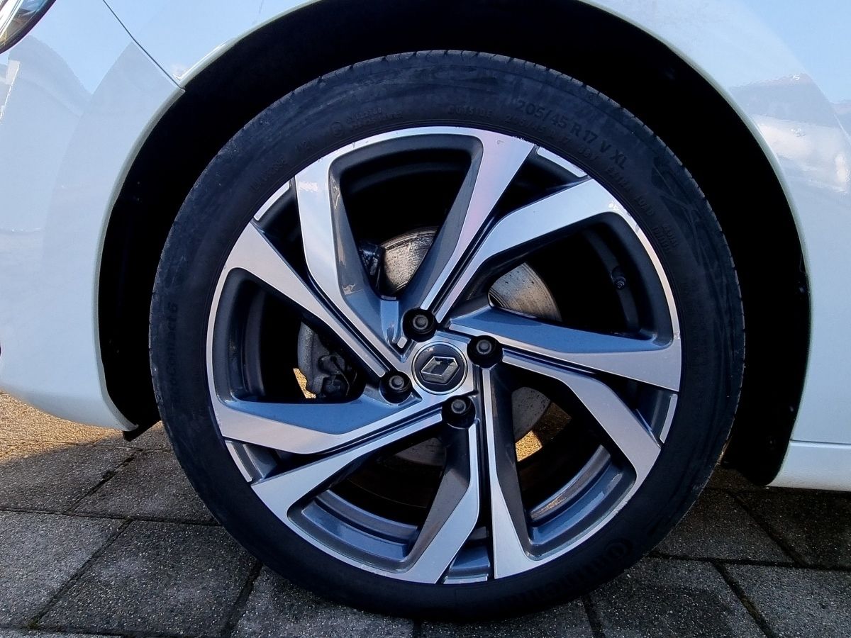 Fahrzeugabbildung Renault Clio INTENS E-TECH 140