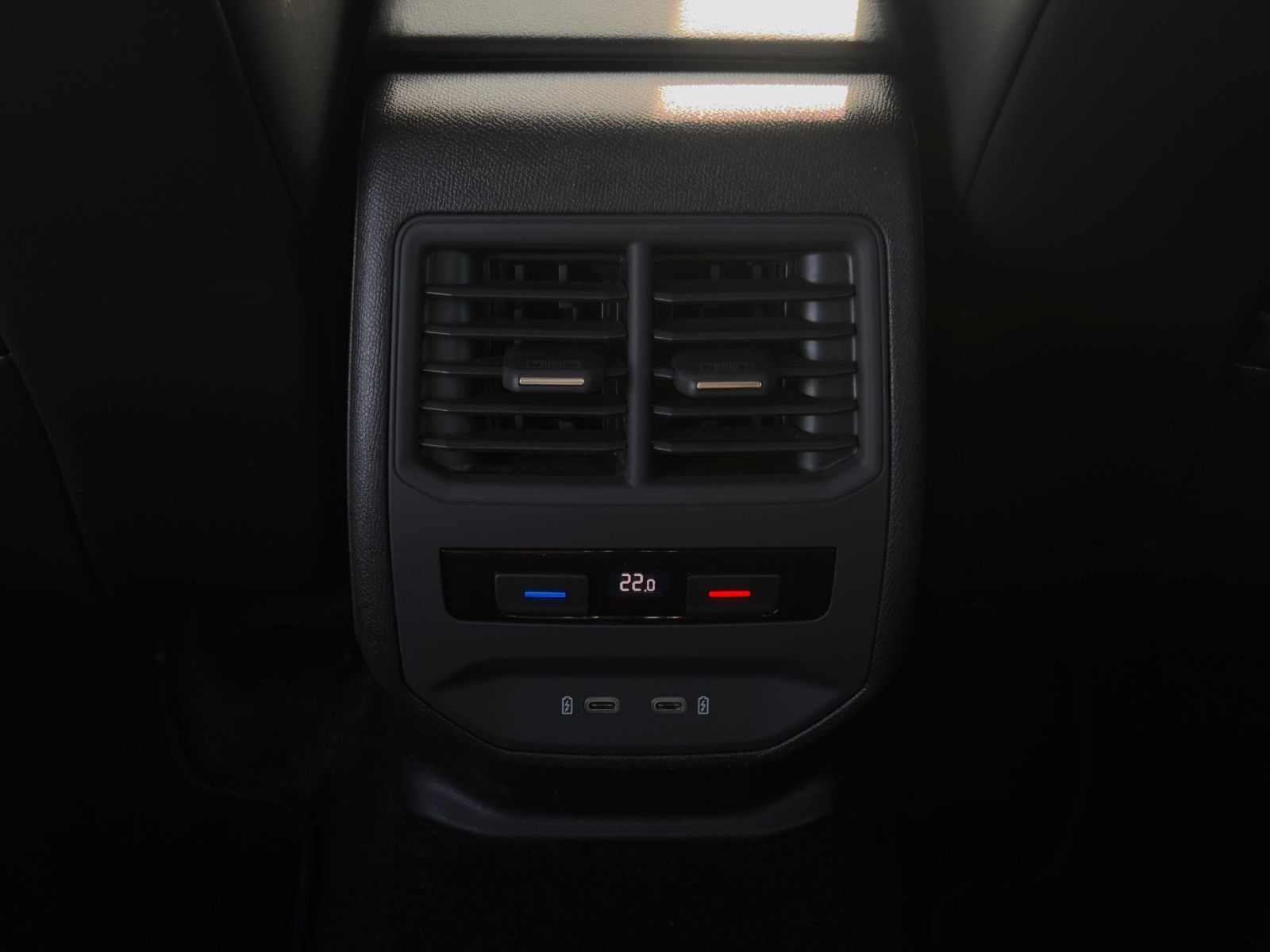 Fahrzeugabbildung SEAT Leon 1.5 TSI FR ACC LED VC SHZ LHZ Kam Ambiente