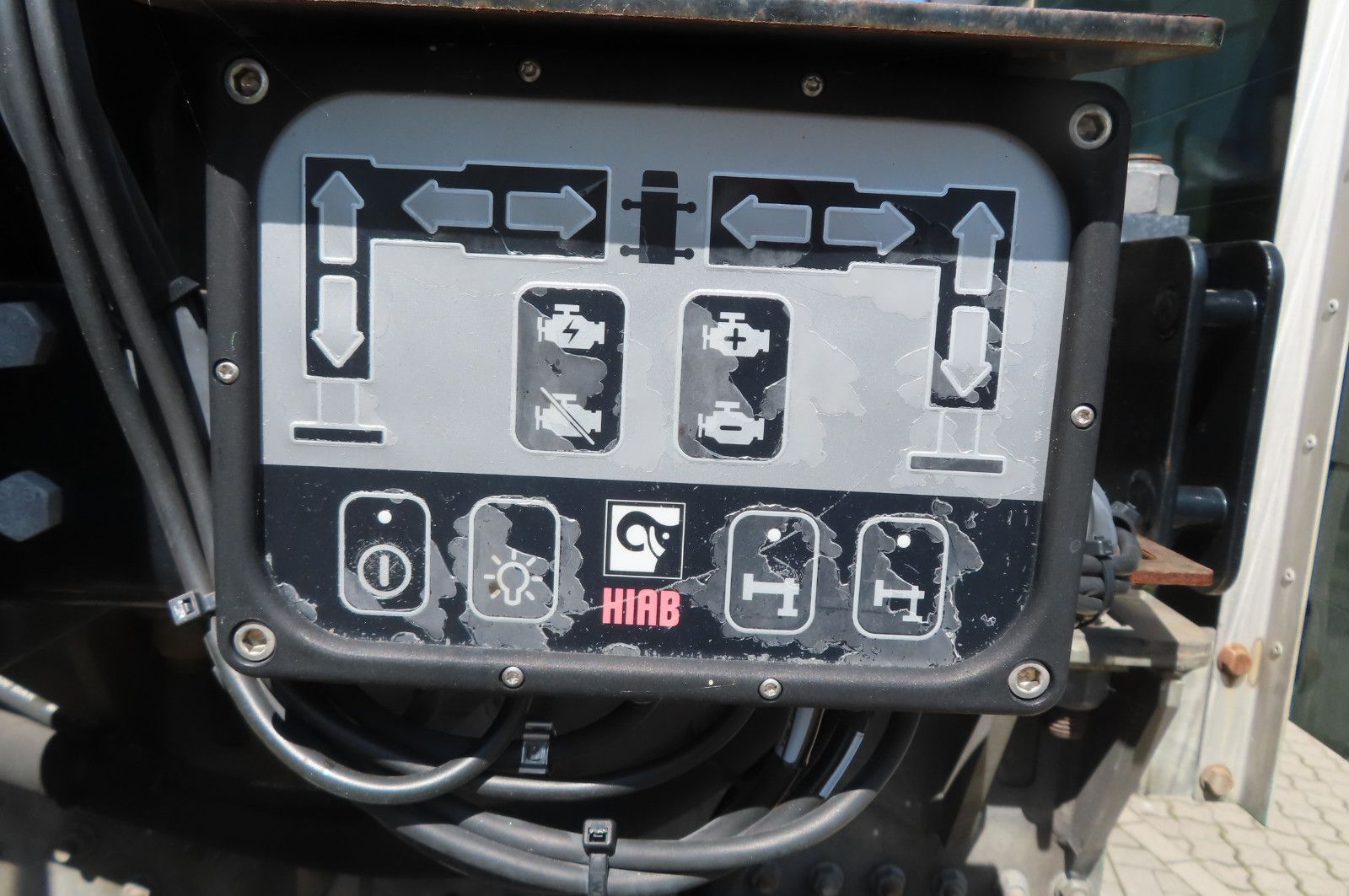 Fahrzeugabbildung MAN TGX 26.500 6x2 - Baustoff - HIAB Kran
